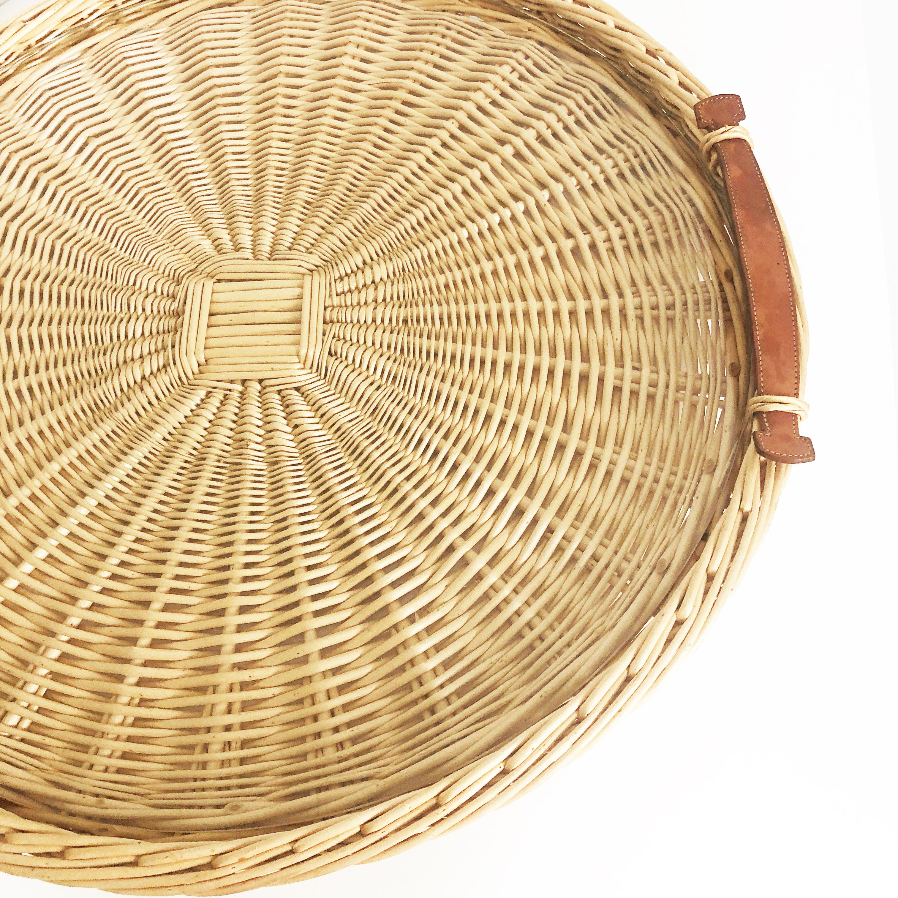 Hermes Oseraie Large Tray Round Serving Platter Wicker & Bridle Leather in Box  In Good Condition In Port Saint Lucie, FL