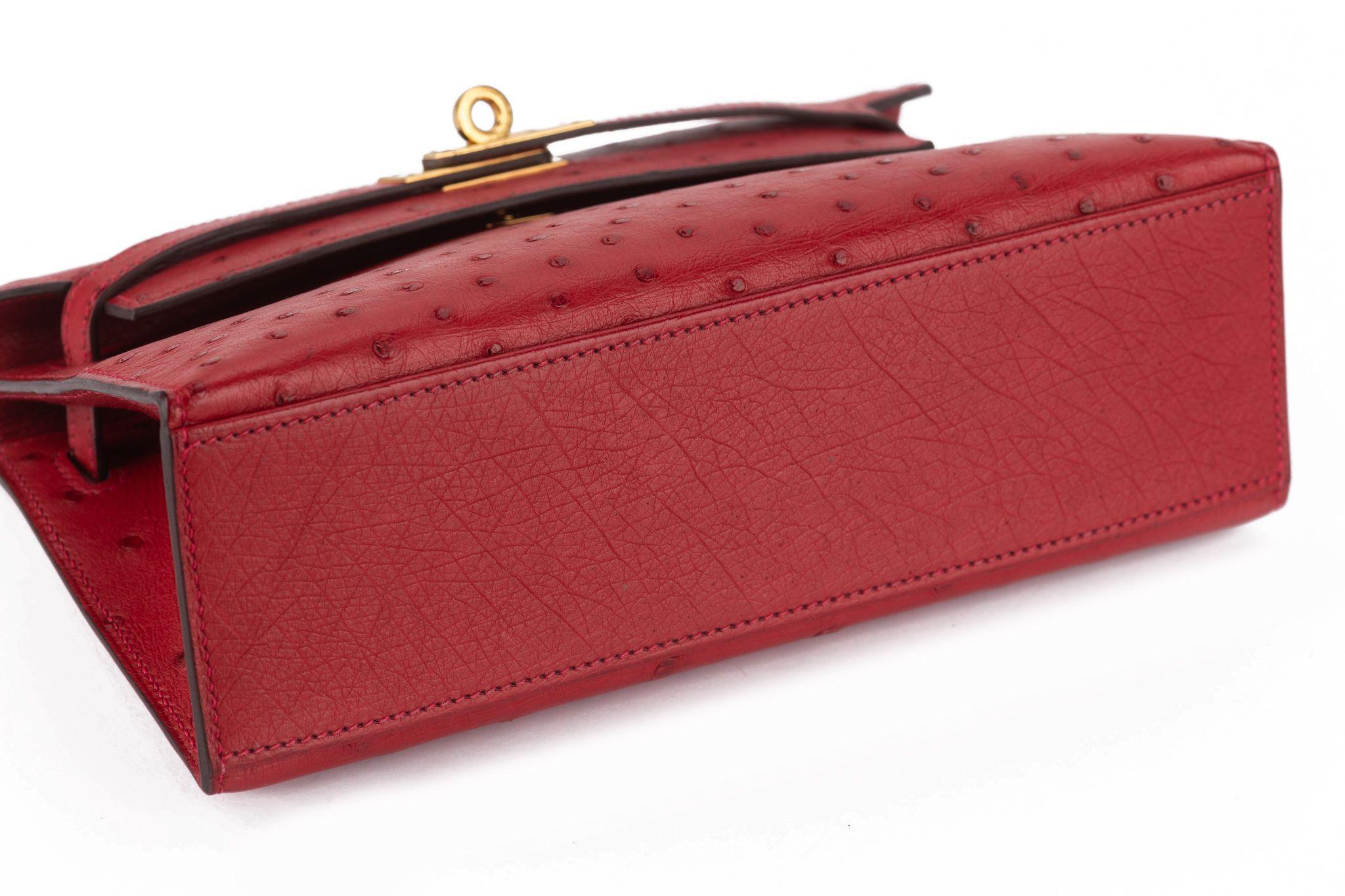Hermès Ostrich Kelly Pochette Rouge en vente 1