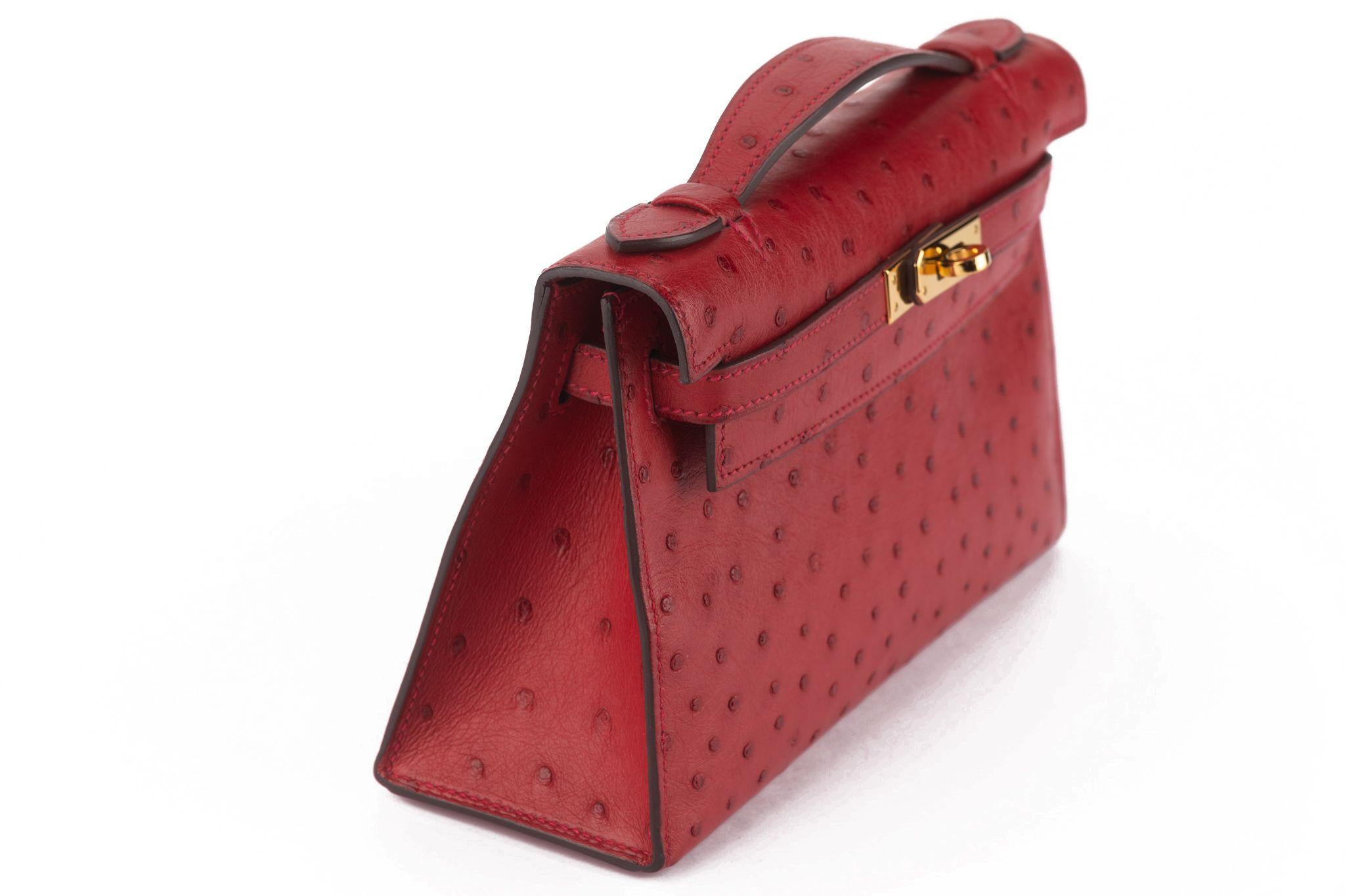 Hermès Ostrich Kelly Pochette Rouge en vente 2