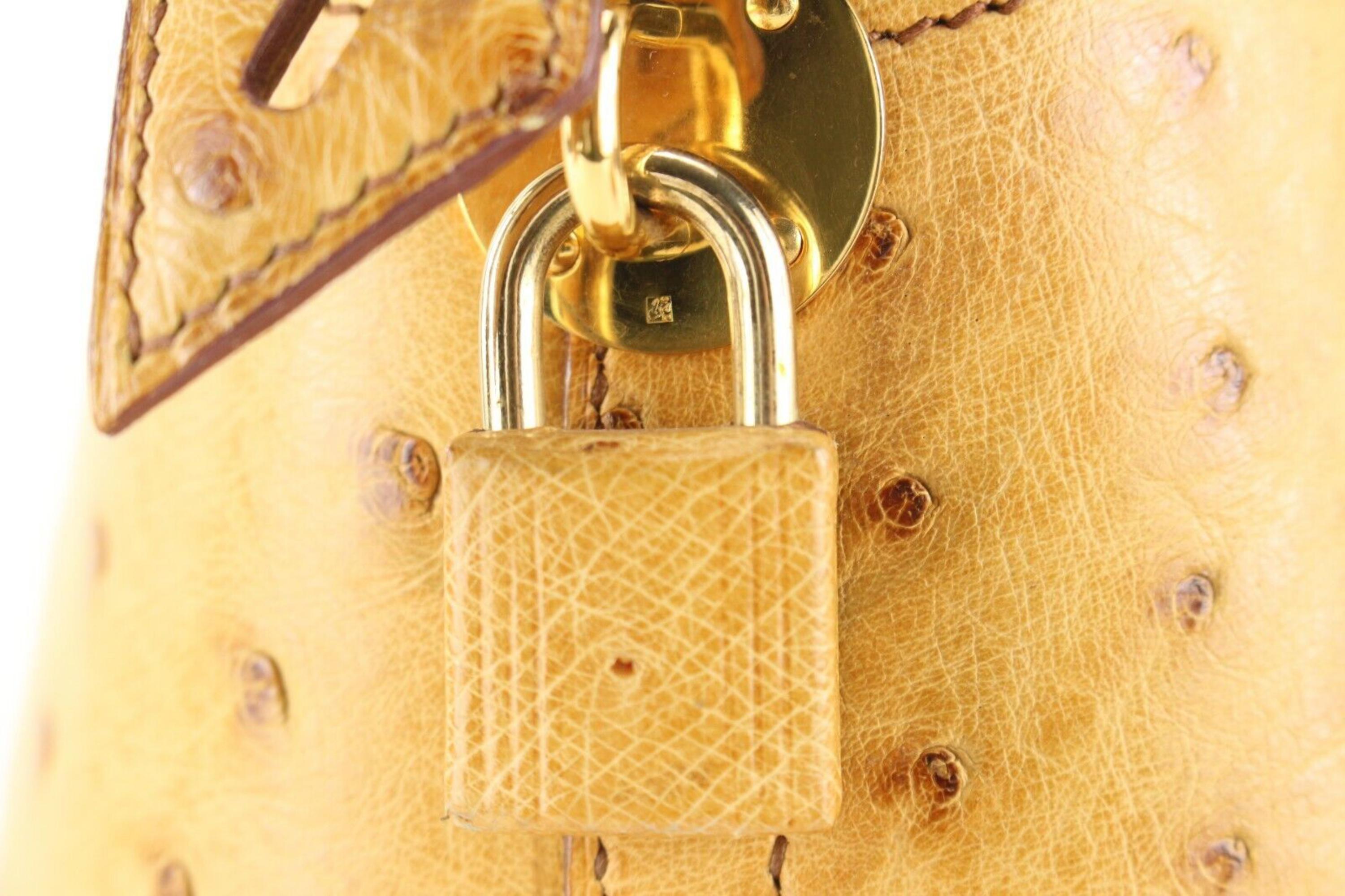 Hermes Ostrich Leather Bolide 35 with Strap 5H1110 In Good Condition In Dix hills, NY