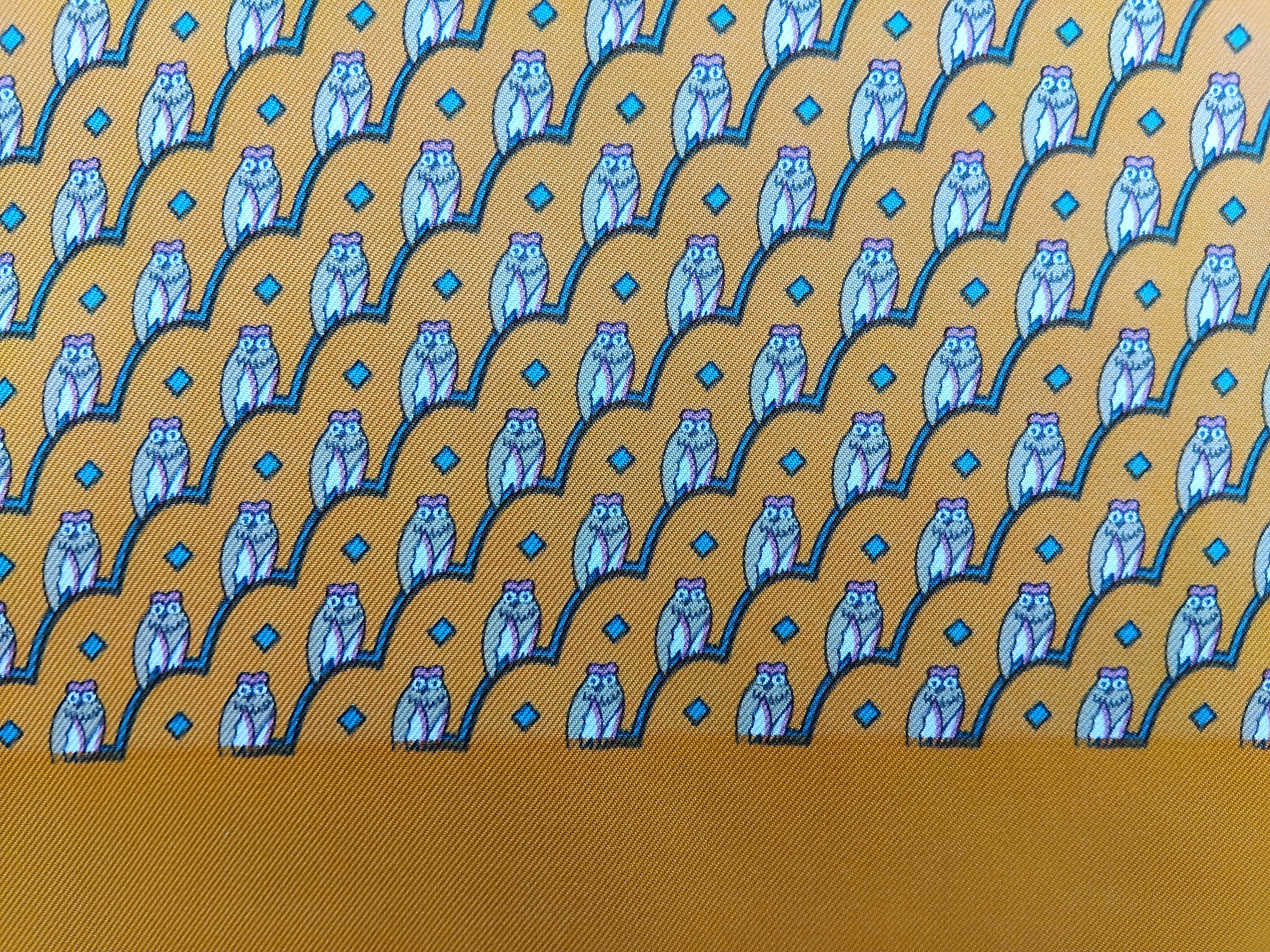 Cute Authentic Hermès Scarf

Print: owls

Made in France

Vintage item

Made of 100% twill silk

Colorways: yellow ochre, beige, blue, pink

