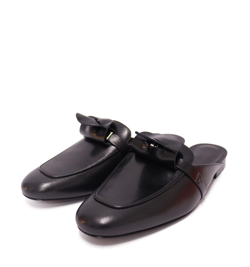 Hermes Oz Mules, Features black leather sole, heel, round toe shape and the iconic palladium-plated Kelly buckle.

Material: Leather
Size: EU 40
Condition: New
*Includes original dust bag and box
