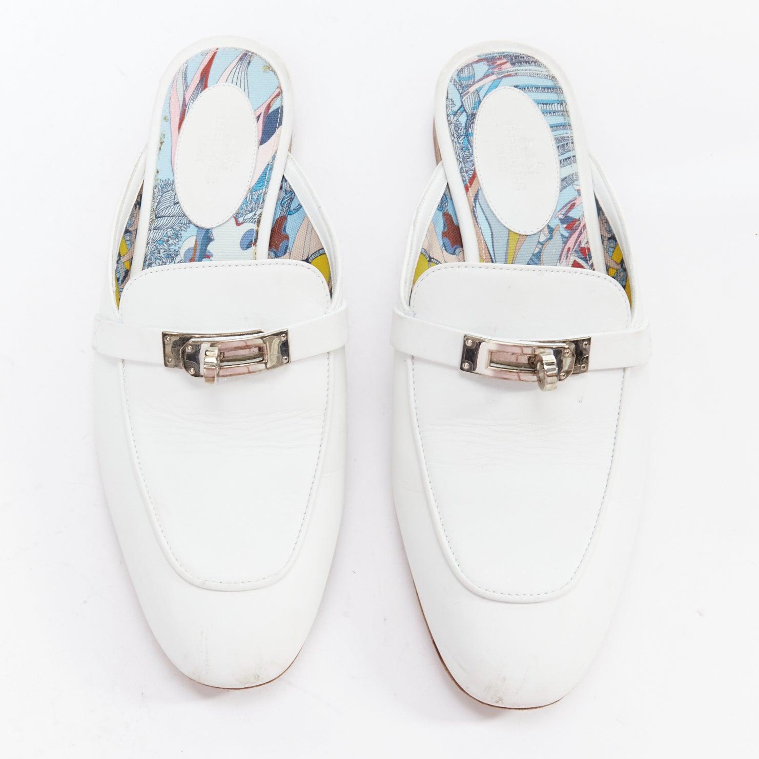 HERMES Oz white calfskin leather silver Kelly turnlock mules EU37
Reference: KYCG/A00116
Brand: Hermes
Model: OZ Mule
Material: Leather
Color: White, Silver
Pattern: Solid
Closure: Slip On
Lining: Multicolour Fabric
Extra Details: Mule in calfskin