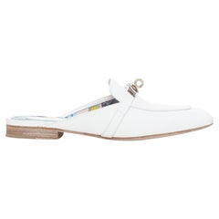 HERMES Mules Kelly en cuir de veau blanc argenté avec fermoir à clef EU37