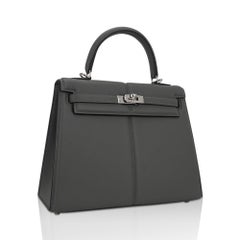 Kelly 25 Limited Edition Tasche mit Nieten und Gris Meyer Palladiumbeschlägen Swift