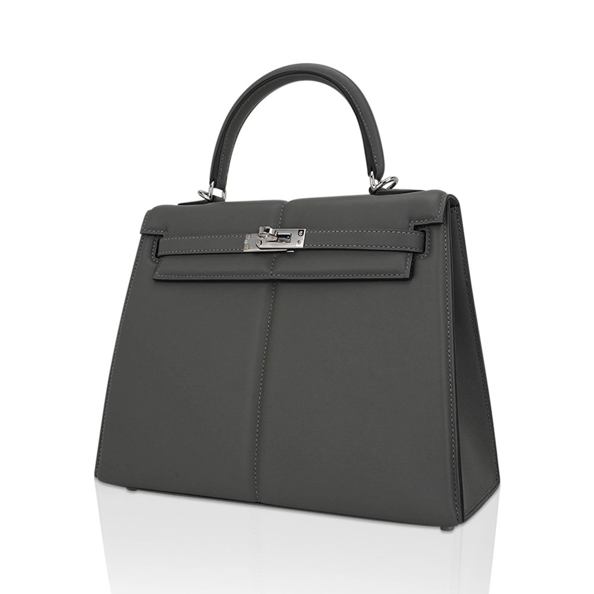 Hermes Padded Kelly 25 Limited Edition Bag Gris Meyer Palladium Hardware Swift Pour femmes en vente