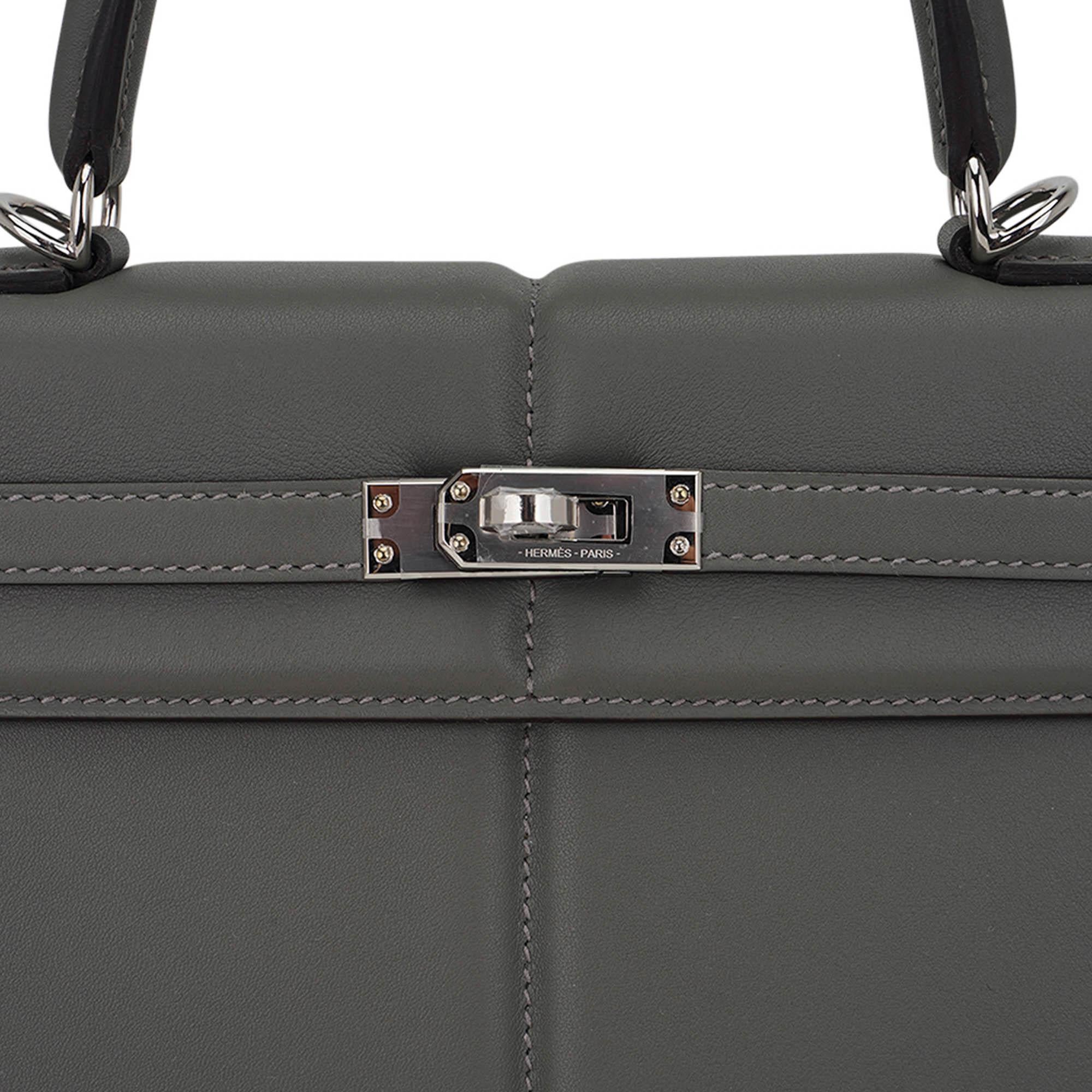 Hermes Padded Kelly 25 Limited Edition Bag Gris Meyer Palladium Hardware Swift en vente 3