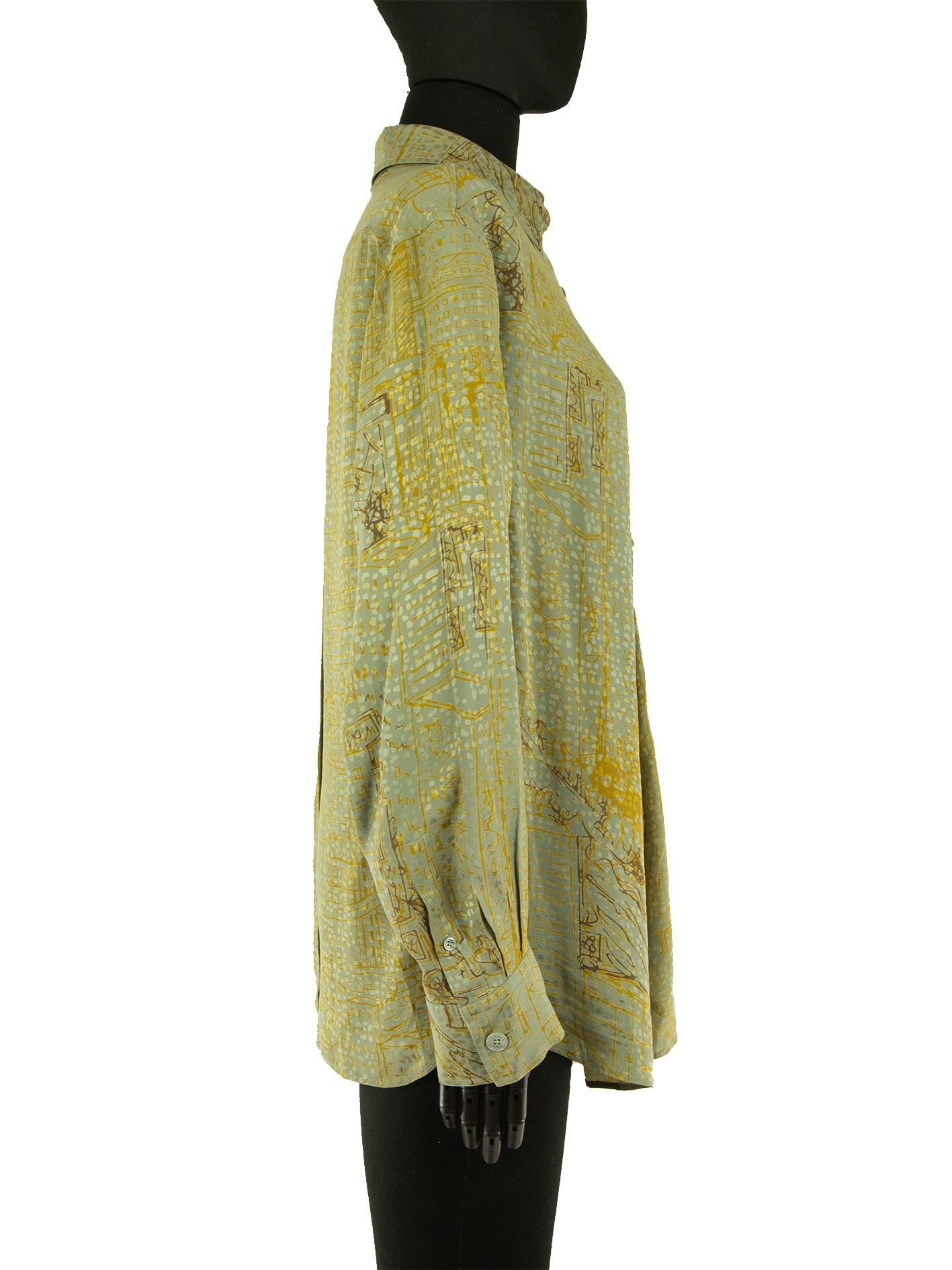 Hermès - Chemise en soie imprimée asymétrique vert pâle et moutarde en vente 2