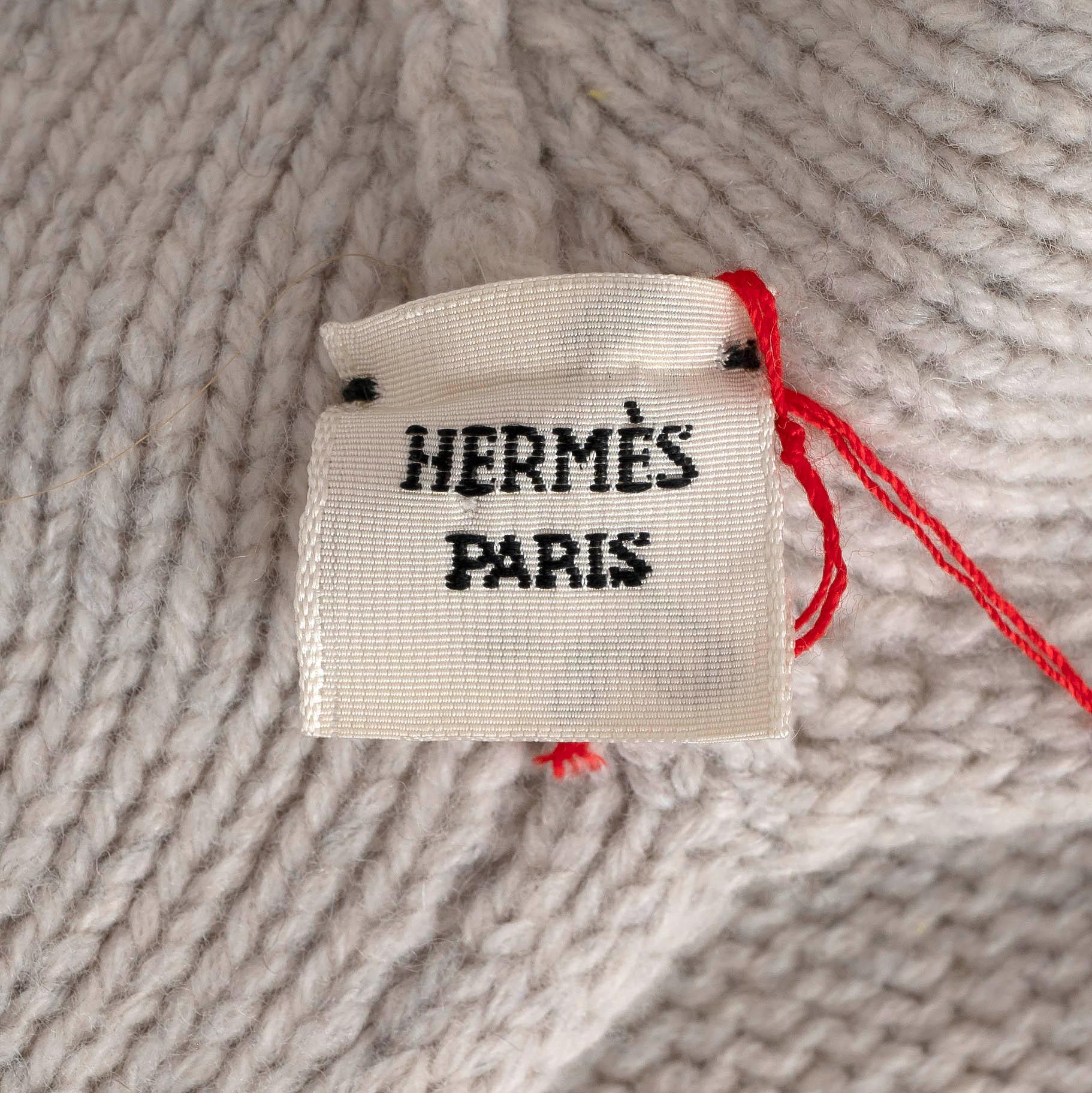HERMES pale icy grey wool & cashmere HOODE Muffler Scarf 1