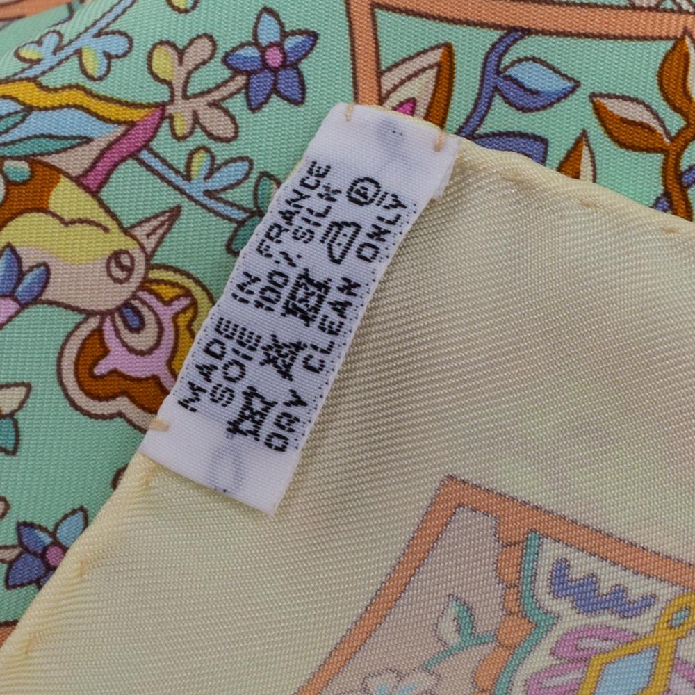 Beige Hermès Pale Yellow Au Pays Des Oiseaux - Fleurs Silk Scarf