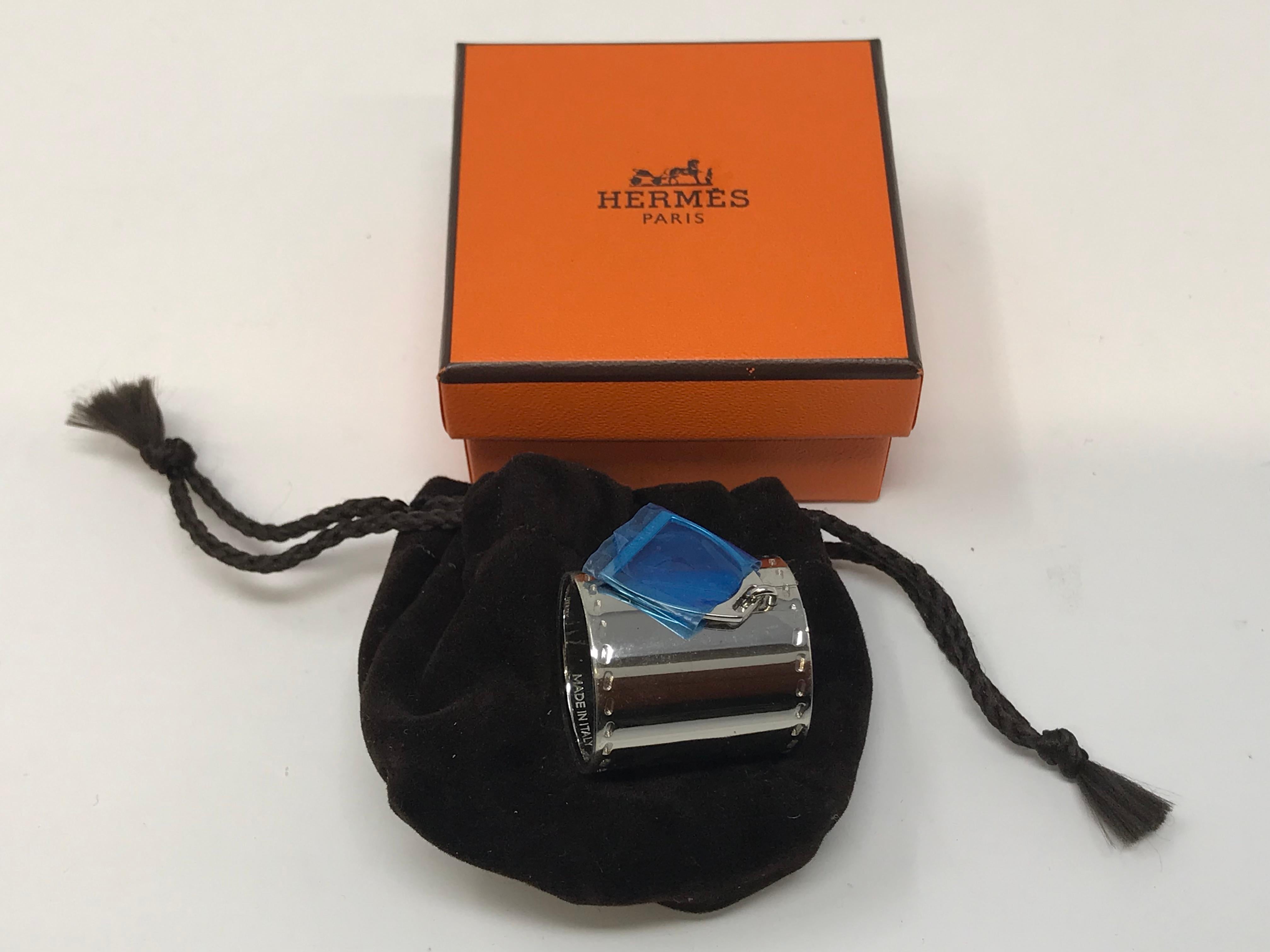 Hermes Palladium Etrier charm scarf ring new in the box, measures 2cm in diameter x 2.5 cm wide.