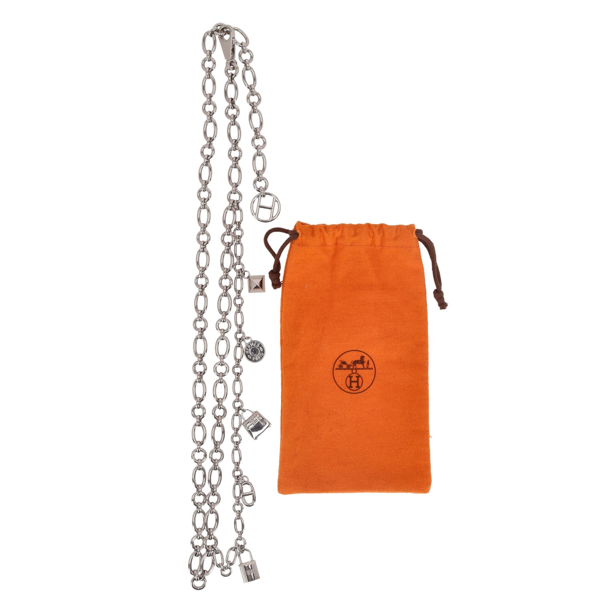 Grigio Cintura a catena Olga placcata Palladio con charme firmato Hermes in vendita