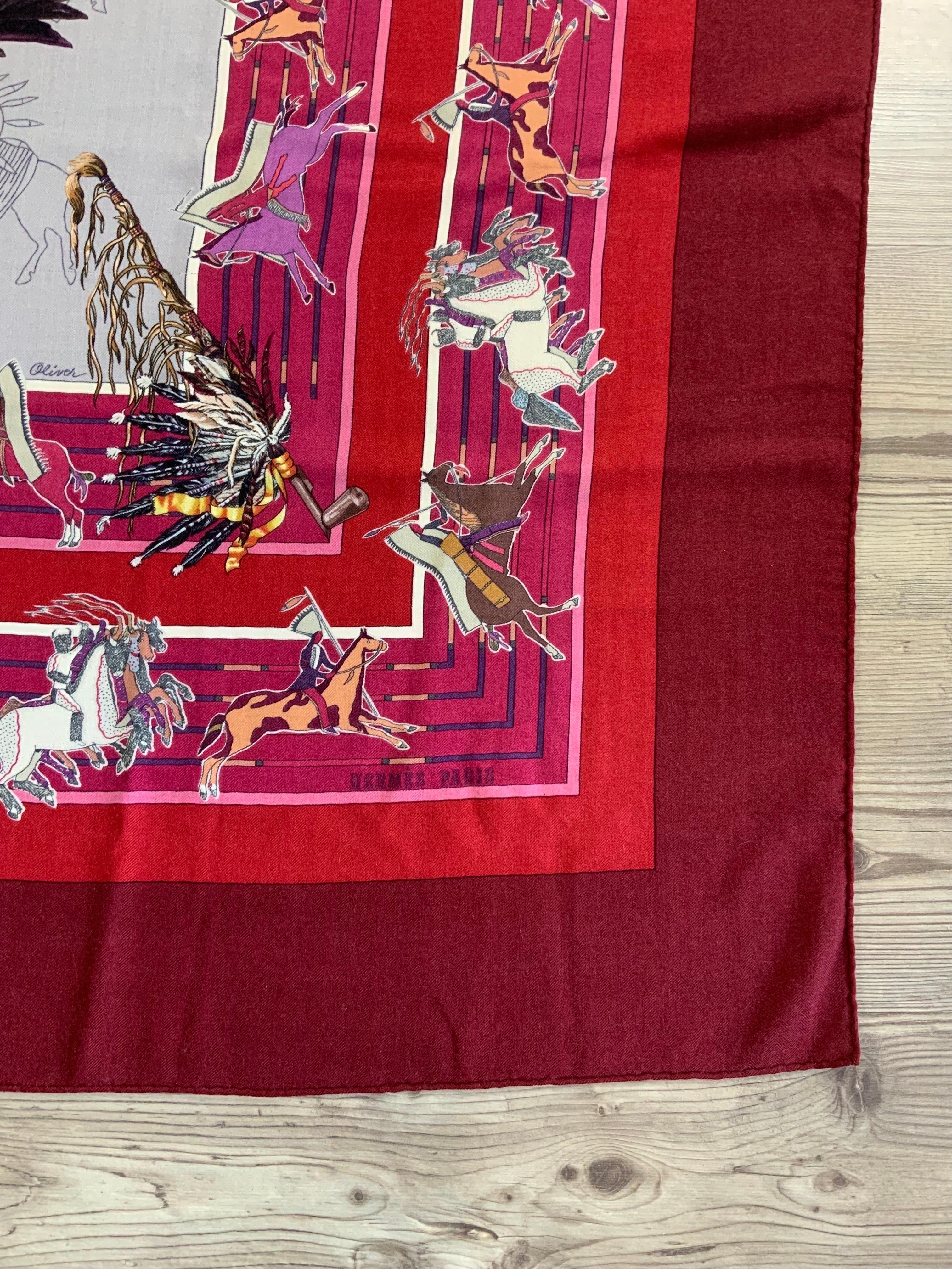 Hermes Pani la Shar Pawnee carré.
Vintage piece. Designed by Kermit Oliver.
In cashmere and silk.
Measures 136 X 136 cm
Excellent general condition, it has only tiny signs of normal use and some pulled threads.