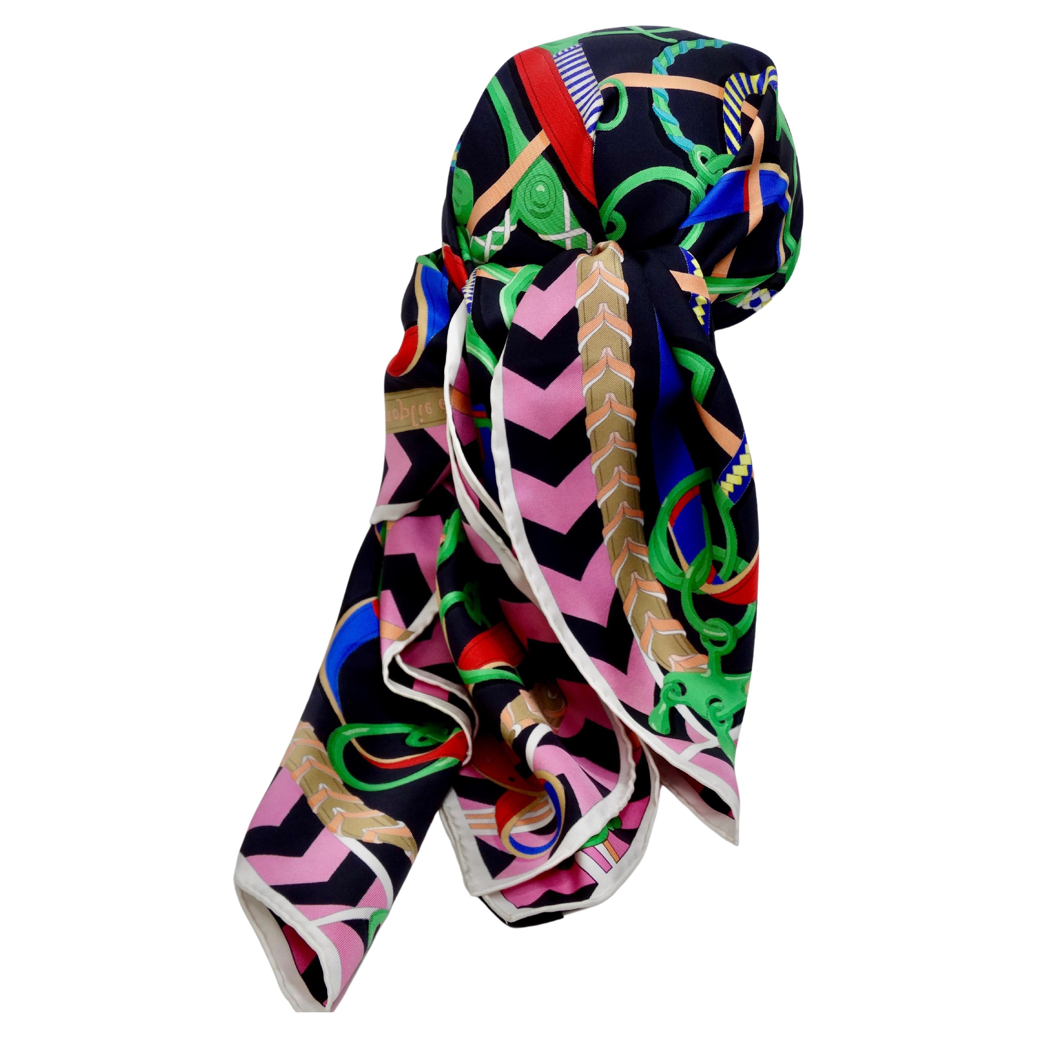 Saisissez ce magnifique foulard HERMES vibrant pour votre collection ! Ce n'est plus seulement une écharpe, d'innombrables idées créatives pour mettre en valeur ces œuvres d'art ont été partagées au fil des ans, comme les encadrer et les suspendre
