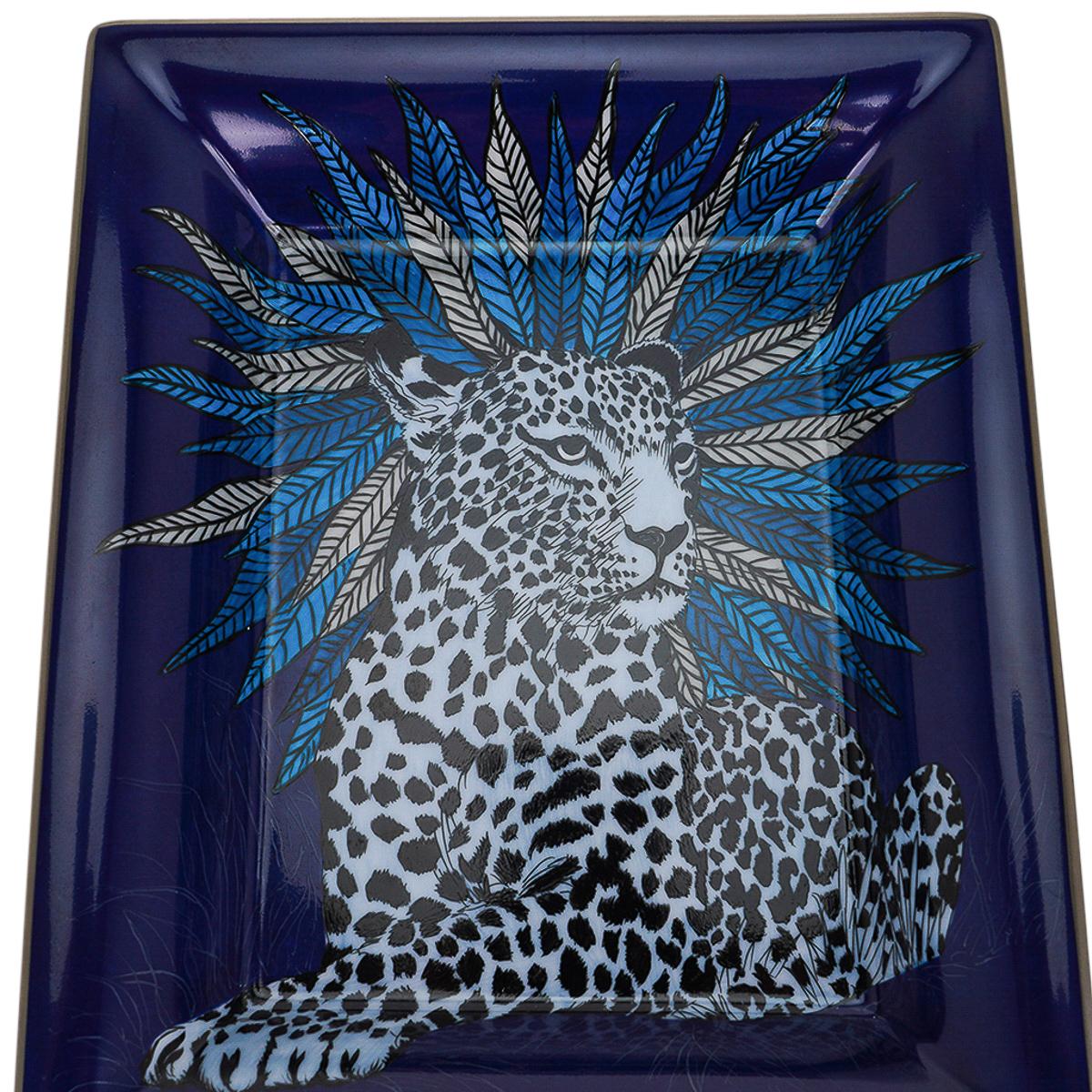 Hermes Panthere Aura Bleu Nuit Handbemaltes wechselndes Tablett aus Porzellan im Zustand „Neu“ im Angebot in Miami, FL