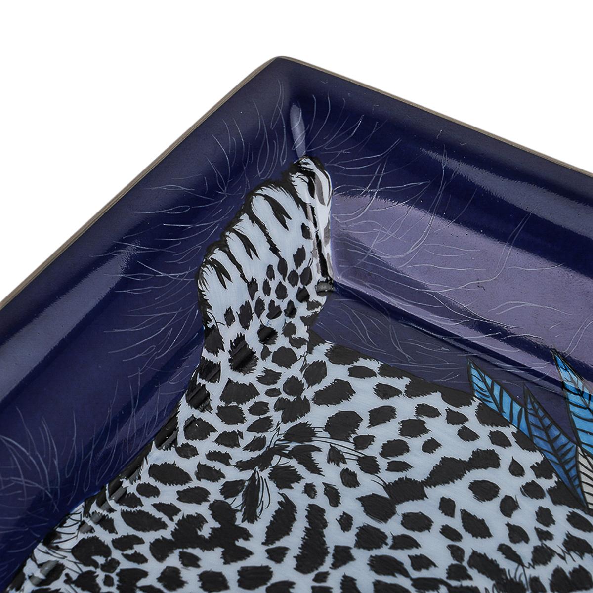 Hermes Panthere Aura Bleu Nuit Handbemaltes wechselndes Tablett aus Porzellan im Angebot 3