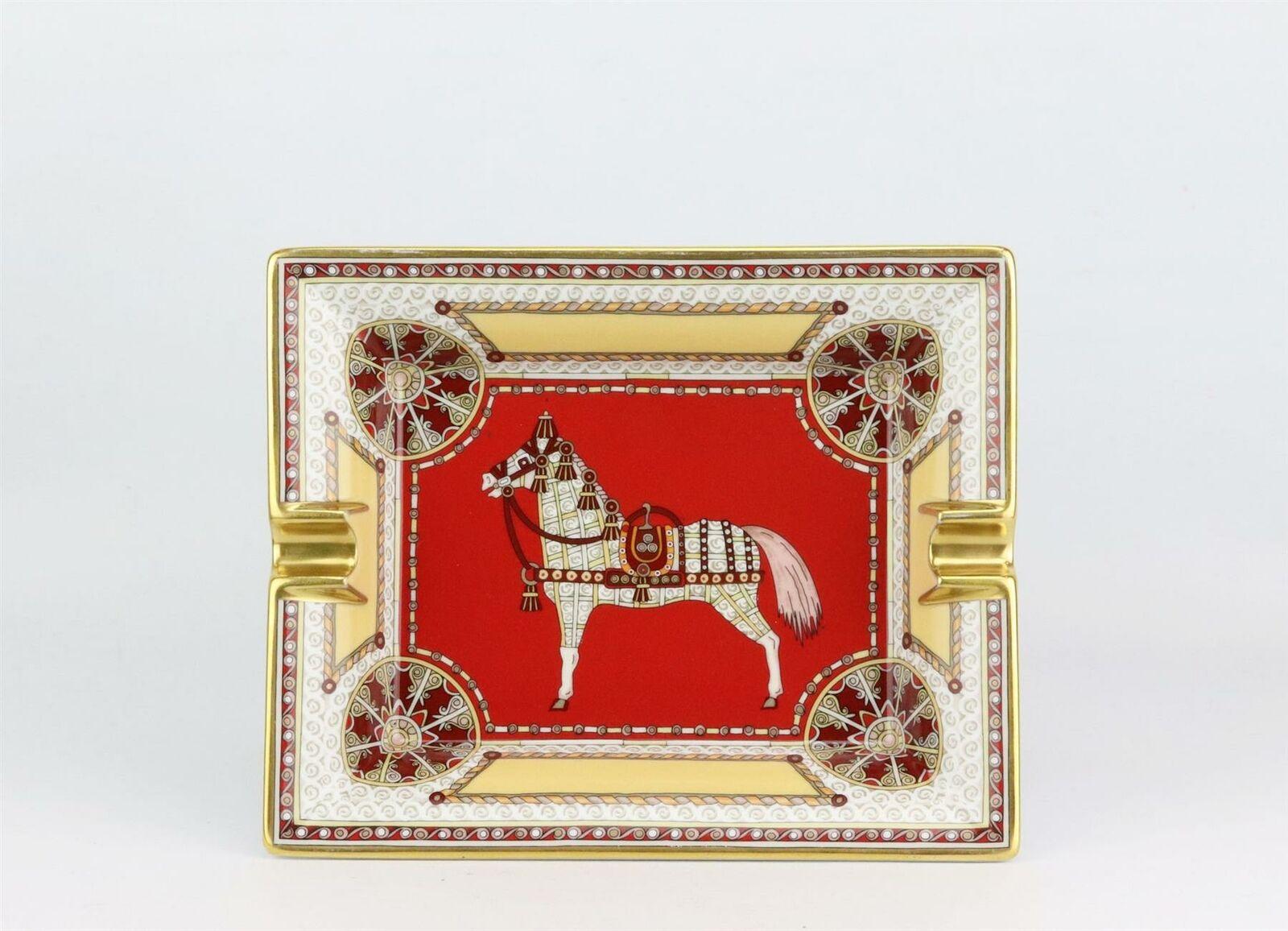 White, tonal red, gold and multi-coloured porcelain Hermès ‘Paperoles’ rectangular ashtray with quilled paper motif throughout, horse accent on a red base centre, gilt trims and suede brand stamp underside.
Does not come with box.

Dimensions: L