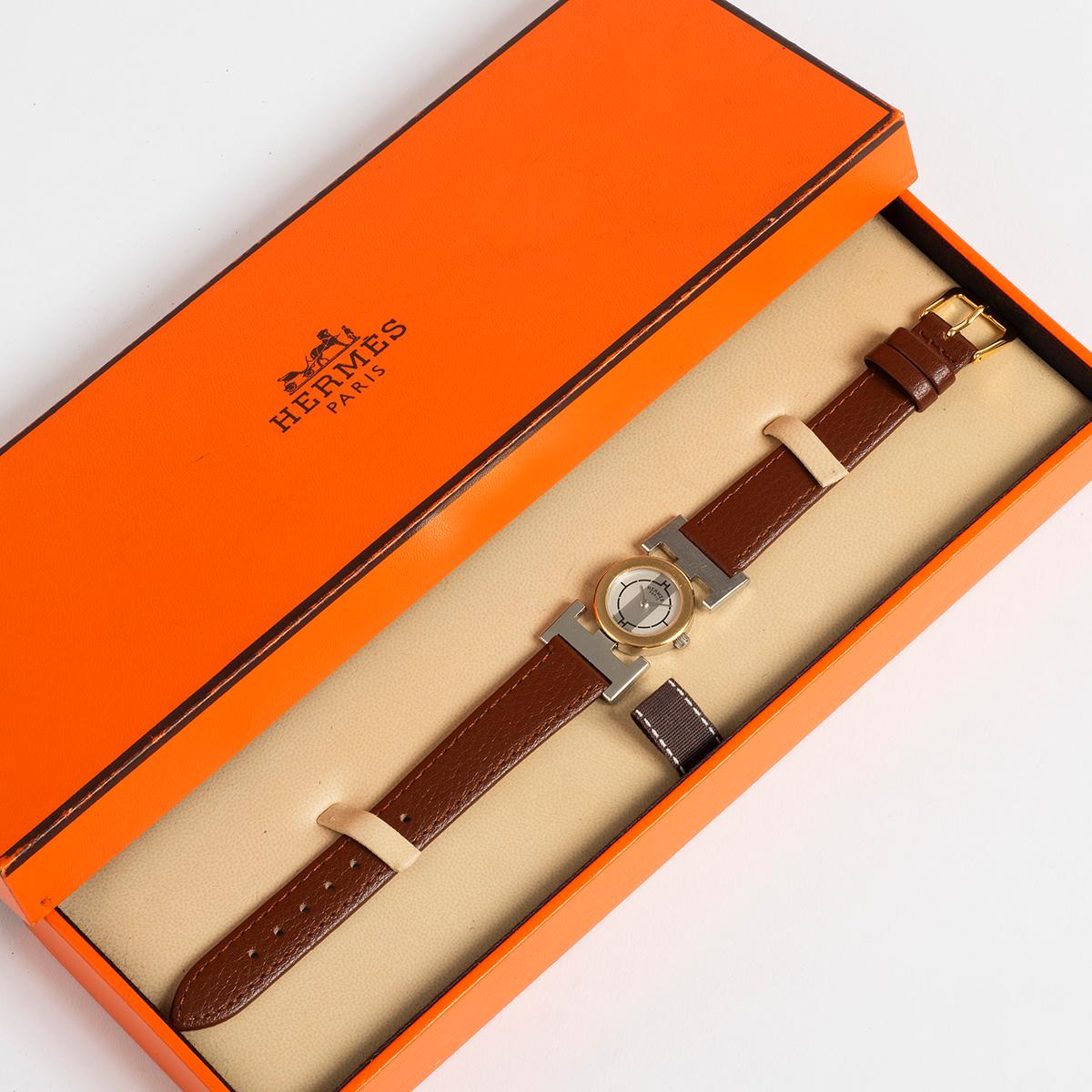 Our neo-vintage ladies Hermes Paprika, reference PA1.220, features a stainless steel and gold plated case 23mm inc crown, x 40 inc attached lugs in the classical H style. This Hermes is presented in very good condition with light signs of use