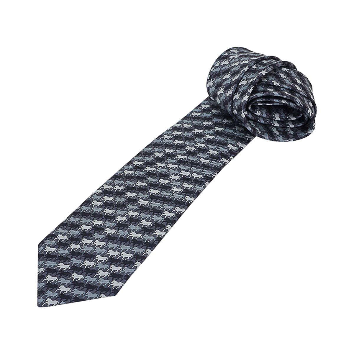 Mightychic offers an Hermes Parade Tie 7 featured in Gris Fonce, Anthracite and Gris Claire colorway.
A beautiful parade of horses executed  in subtle effect.
Hand-sewn silk twill.
Equestrian motif - classic Hermes!
Made in France.
NEW or NEVER