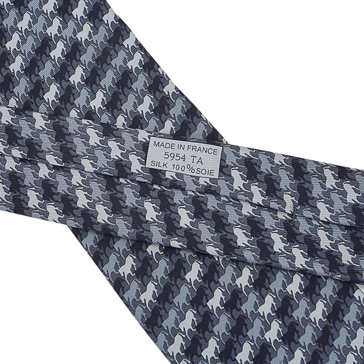 Black Hermes Parade Tie 7 Gris Fonce Anthracite Gris Claire Silk Twill For Sale