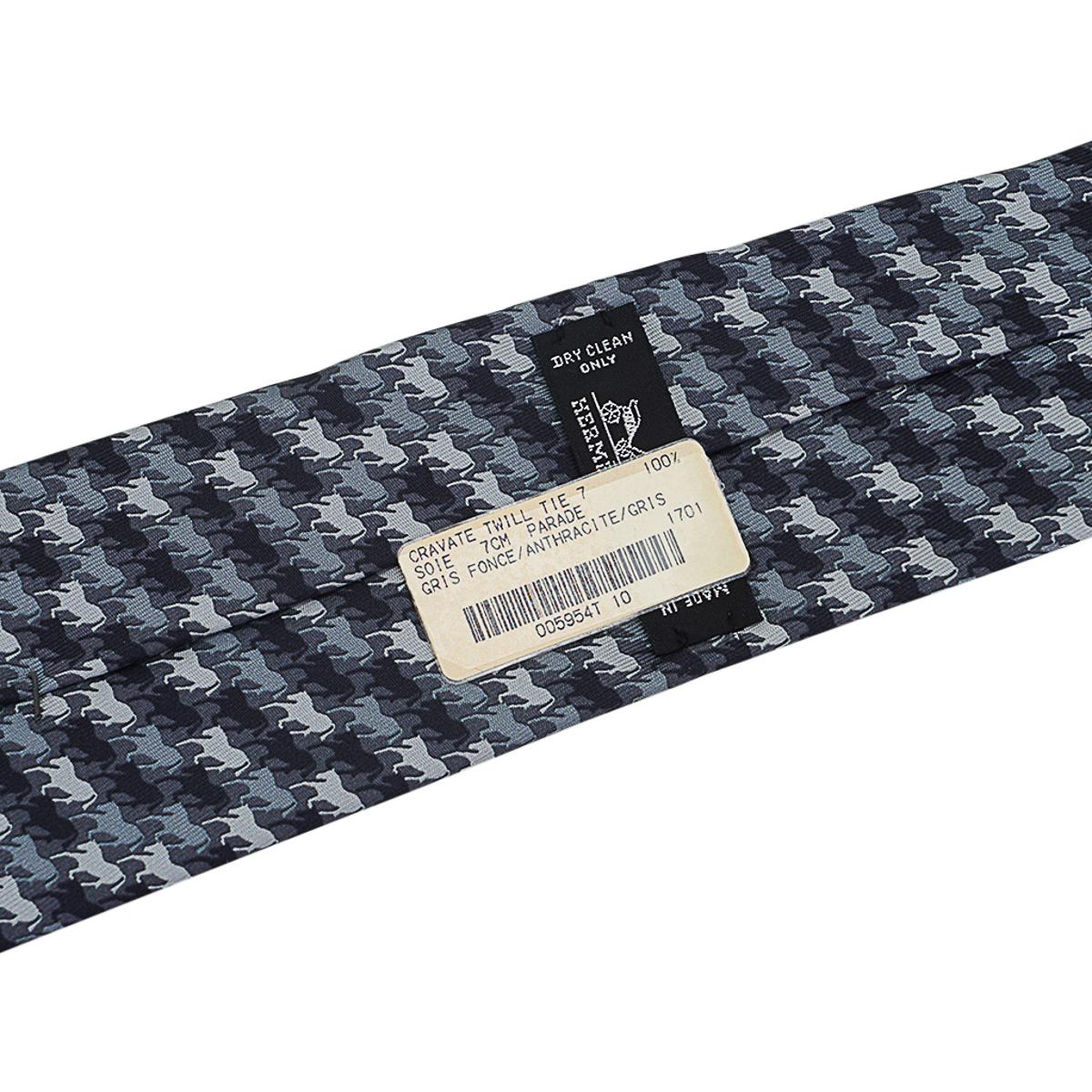 Men's Hermes Parade Tie 7 Gris Fonce Anthracite Gris Claire Silk Twill For Sale