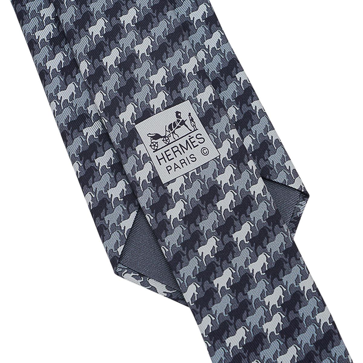 Hermes Parade Tie 7 Gris Fonce Anthracite Gris Claire Silk Twill For Sale 2