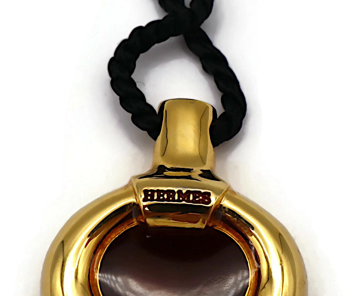 HERMÈS, collier pendentif bouteille vintage parfums en vente 11