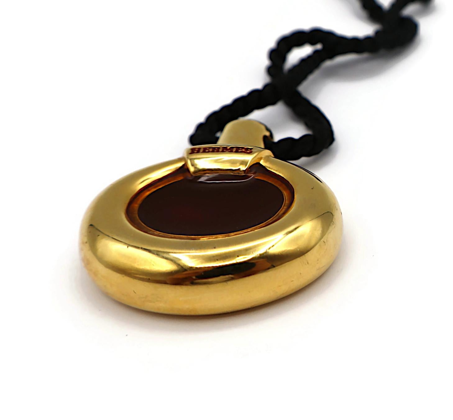 HERMÈS, collier pendentif bouteille vintage parfums en vente 14