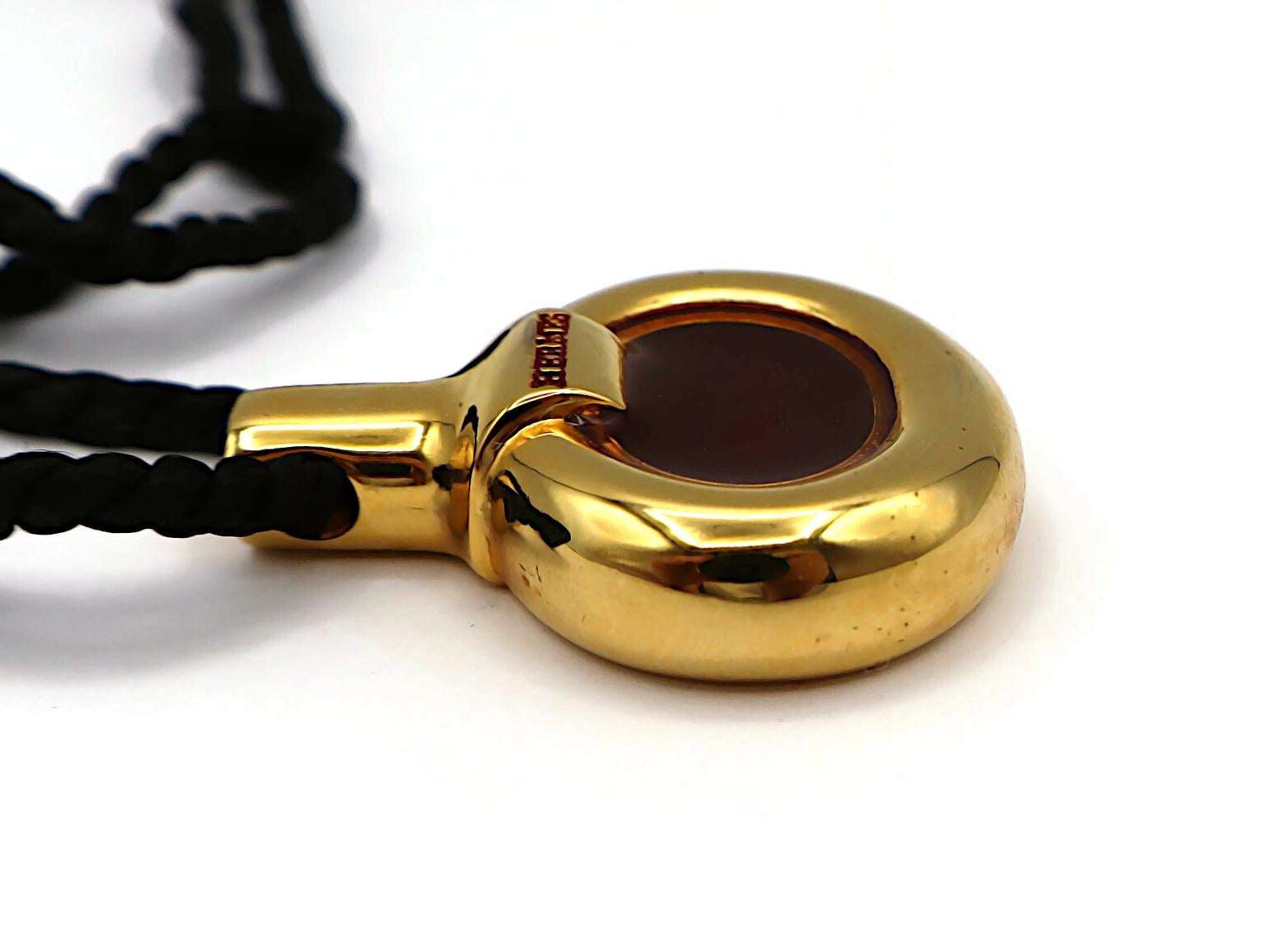HERMÈS, collier pendentif bouteille vintage parfums en vente 15
