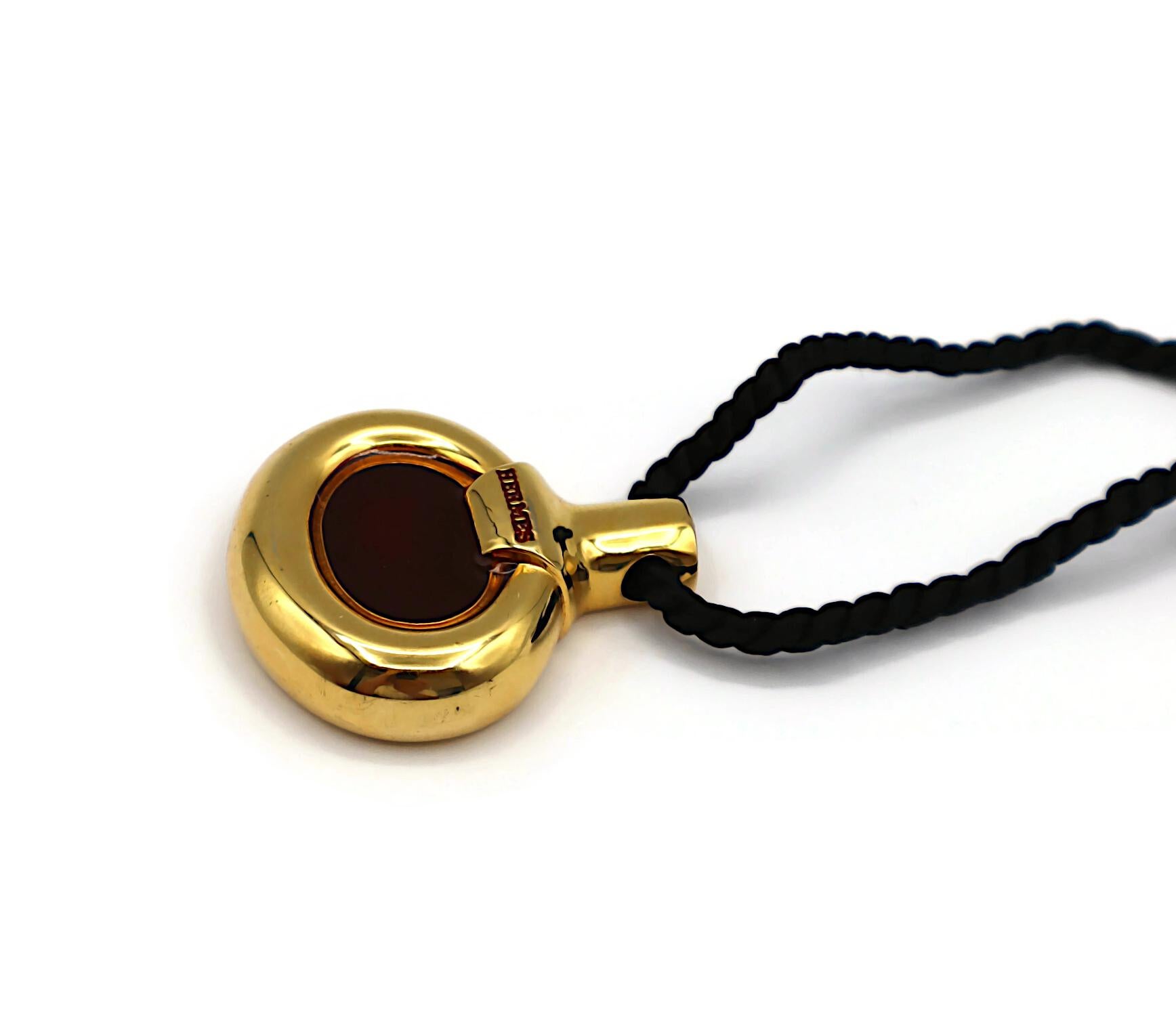 HERMÈS, collier pendentif bouteille vintage parfums en vente 5