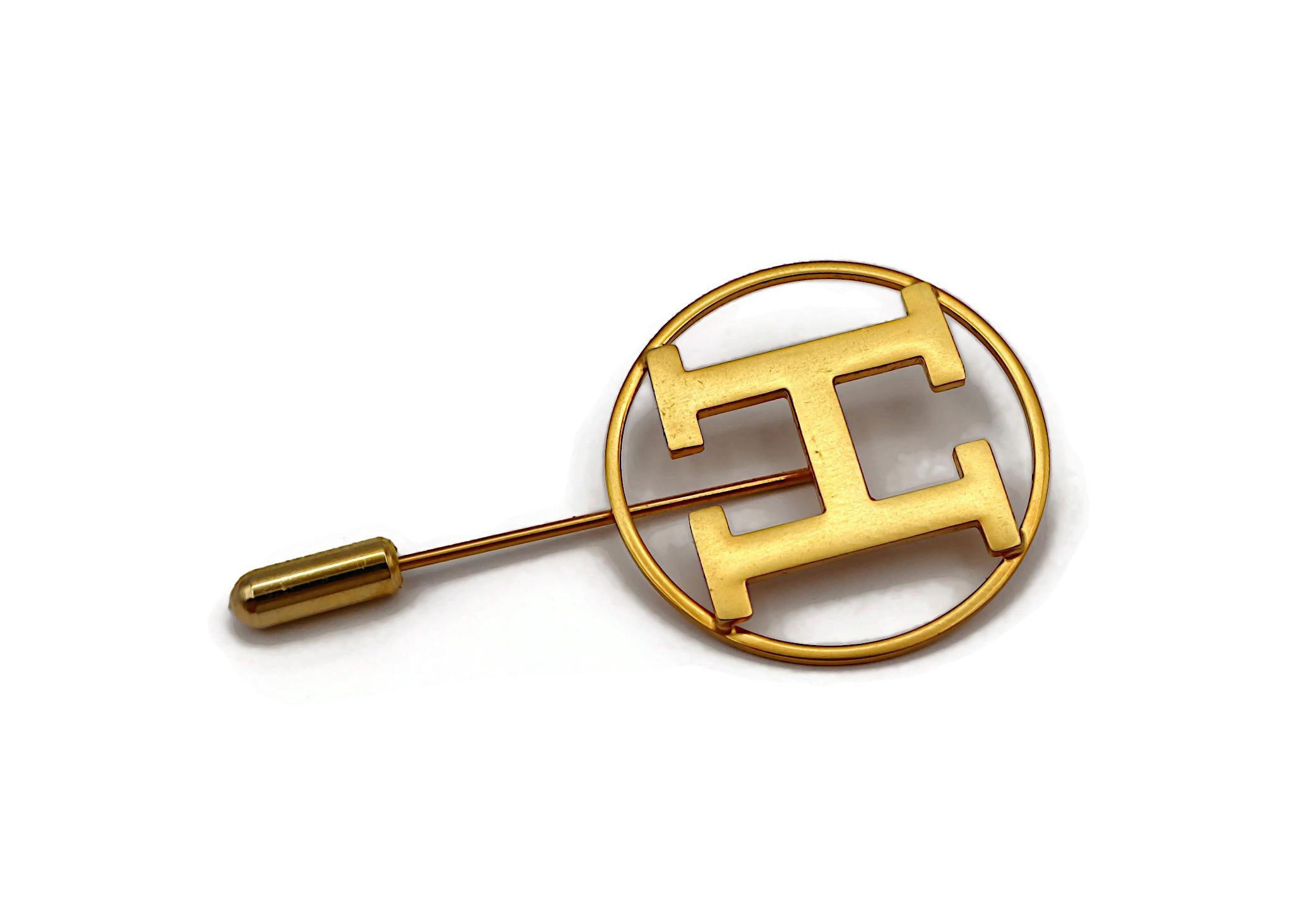  HERMES PARFUMS Vintage Gold Tone H Lapel Pin Brooch Unisexe 