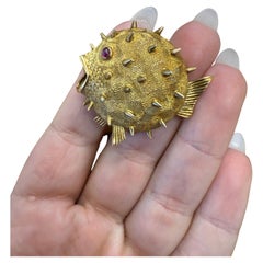 HERMES PARIS 18k Yellow Gold & Cabochon Ruby Blowfish Clip Vintage 1970s