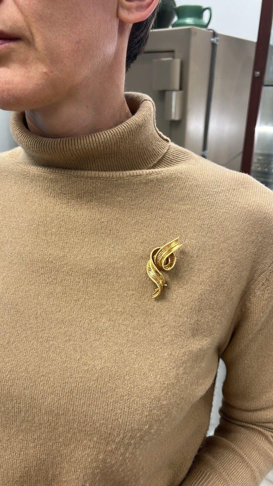 Hermes Paris 18k Yellow Gold Swirl Brooch Vintage & Rare In Excellent Condition In Beverly Hills, CA