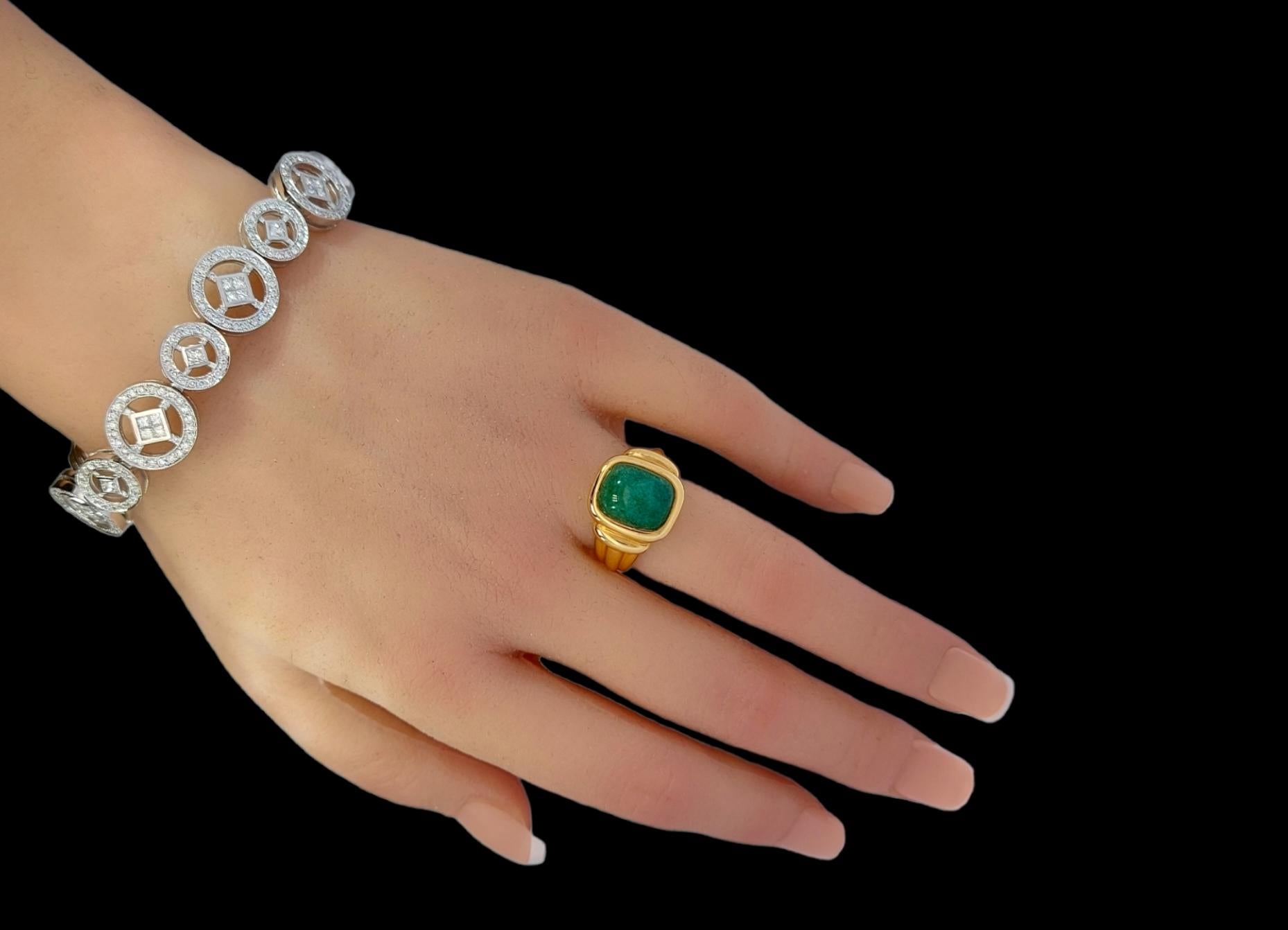 Hermès Paris 18kt Yellow Gold Ring with Cabochon Jade Stone 2