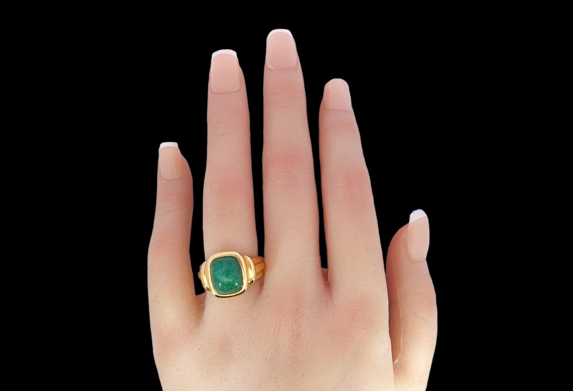 Hermès Paris 18kt Yellow Gold Ring with Cabochon Jade Stone 4