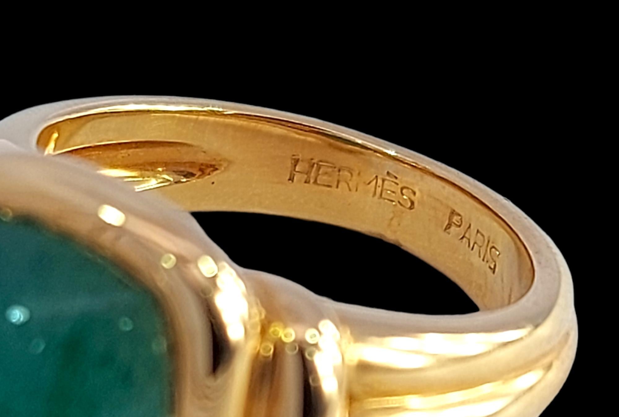Hermès Paris 18kt Yellow Gold Ring with Cabochon Jade Stone In Excellent Condition In Antwerp, BE
