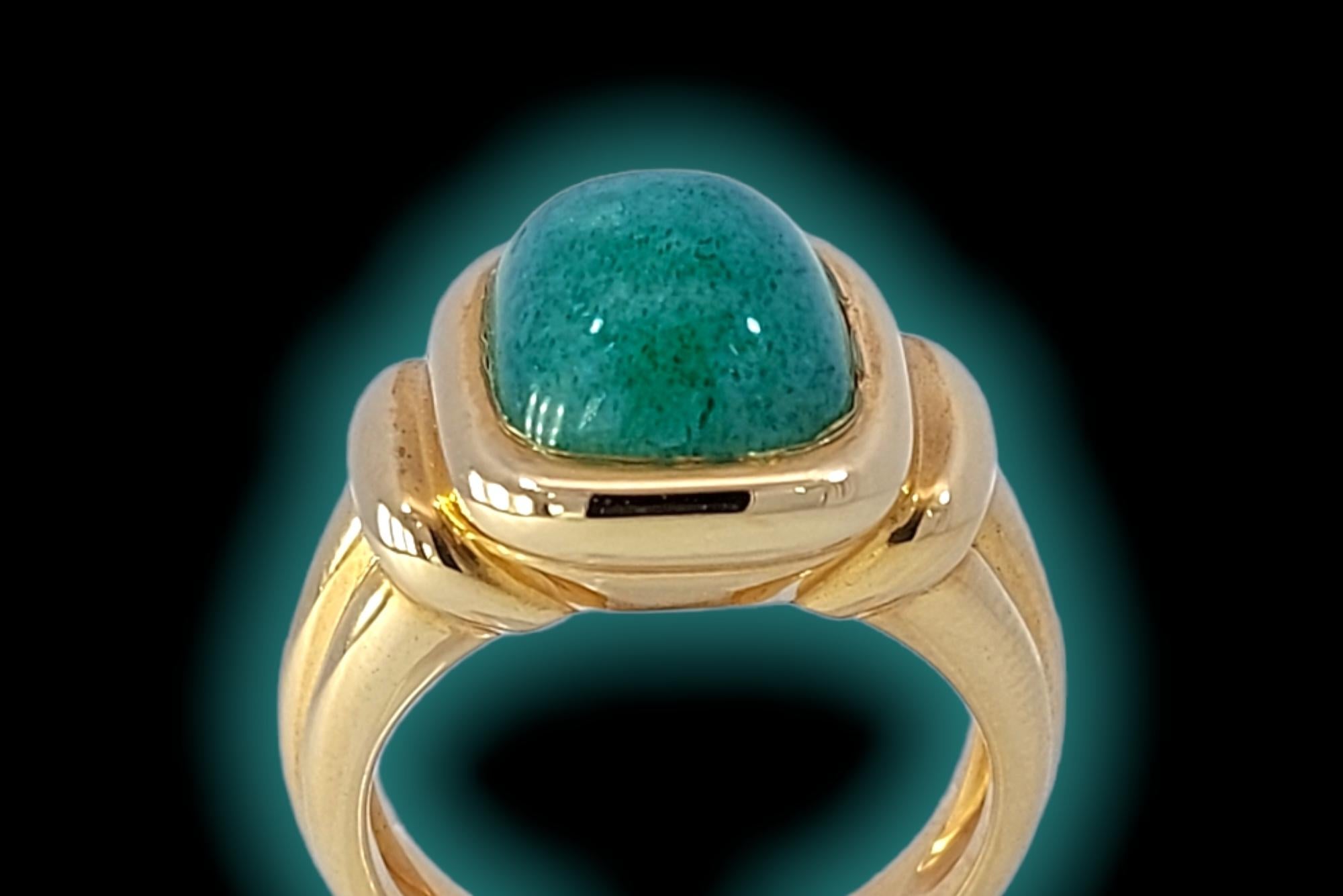 Women's or Men's Hermès Paris 18kt Yellow Gold Ring with Cabochon Jade Stone