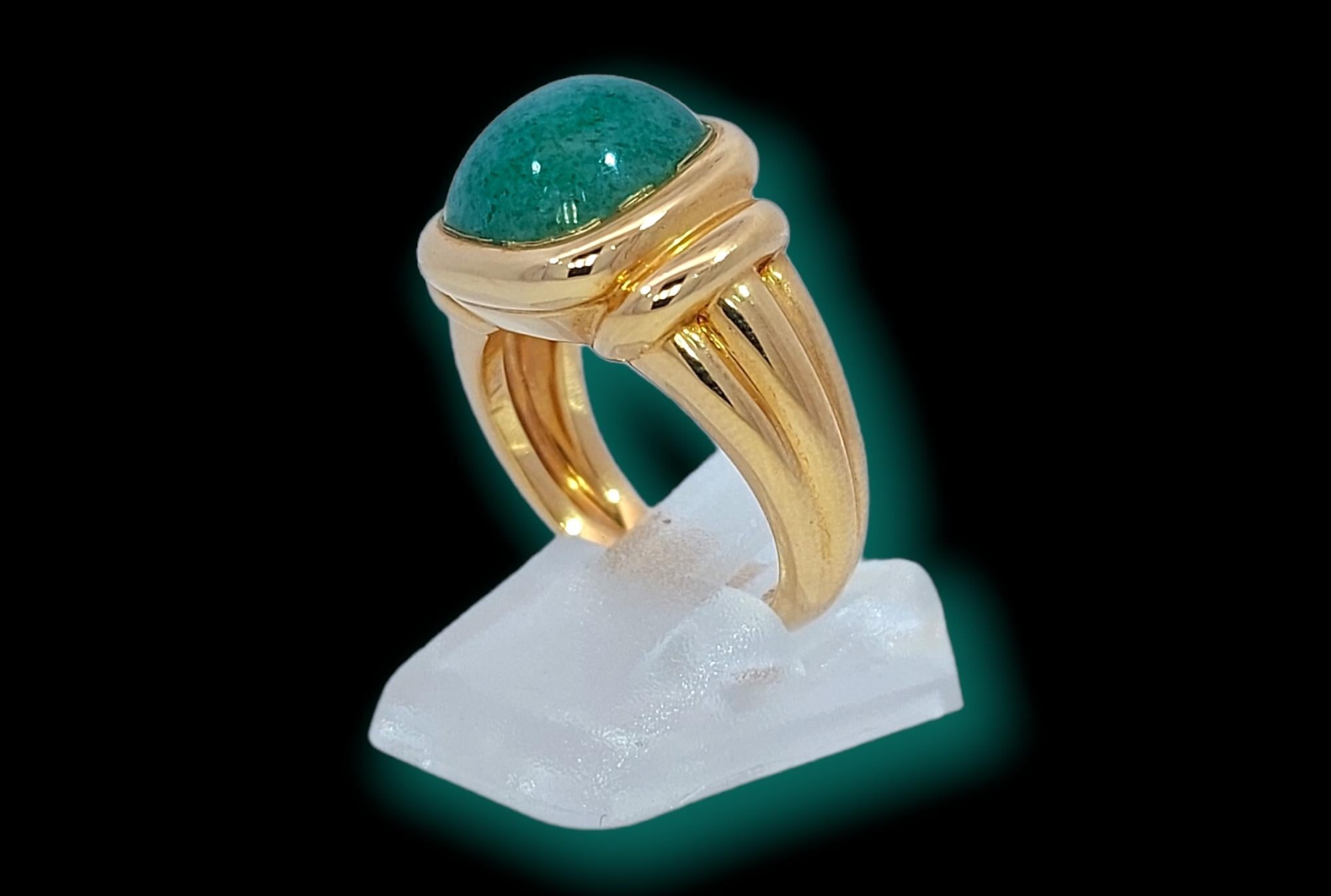 Hermès Paris 18kt Yellow Gold Ring with Cabochon Jade Stone 1