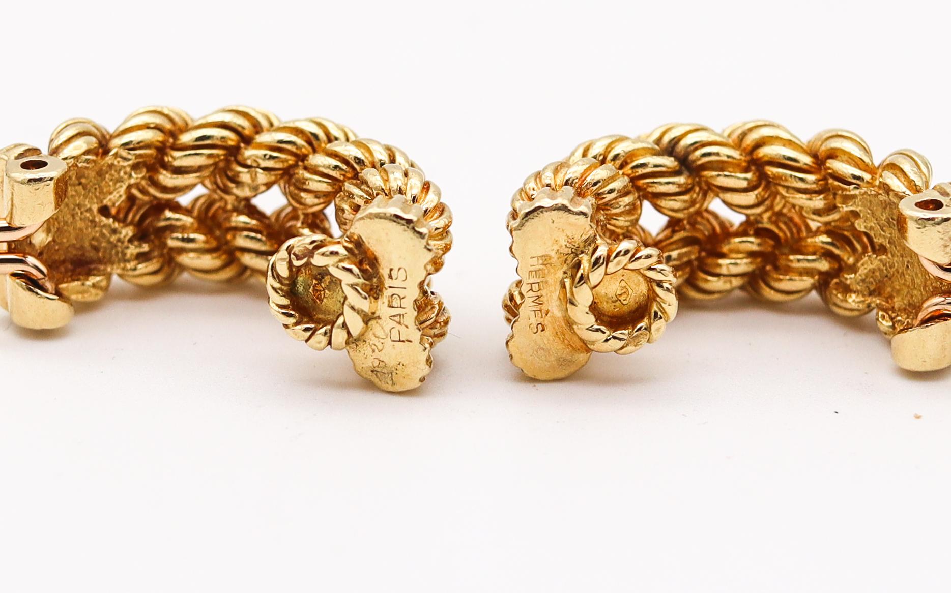 Clips d'oreilles torsadés en or jaune massif 18 carats Hermès Paris 1970 Pour femmes en vente