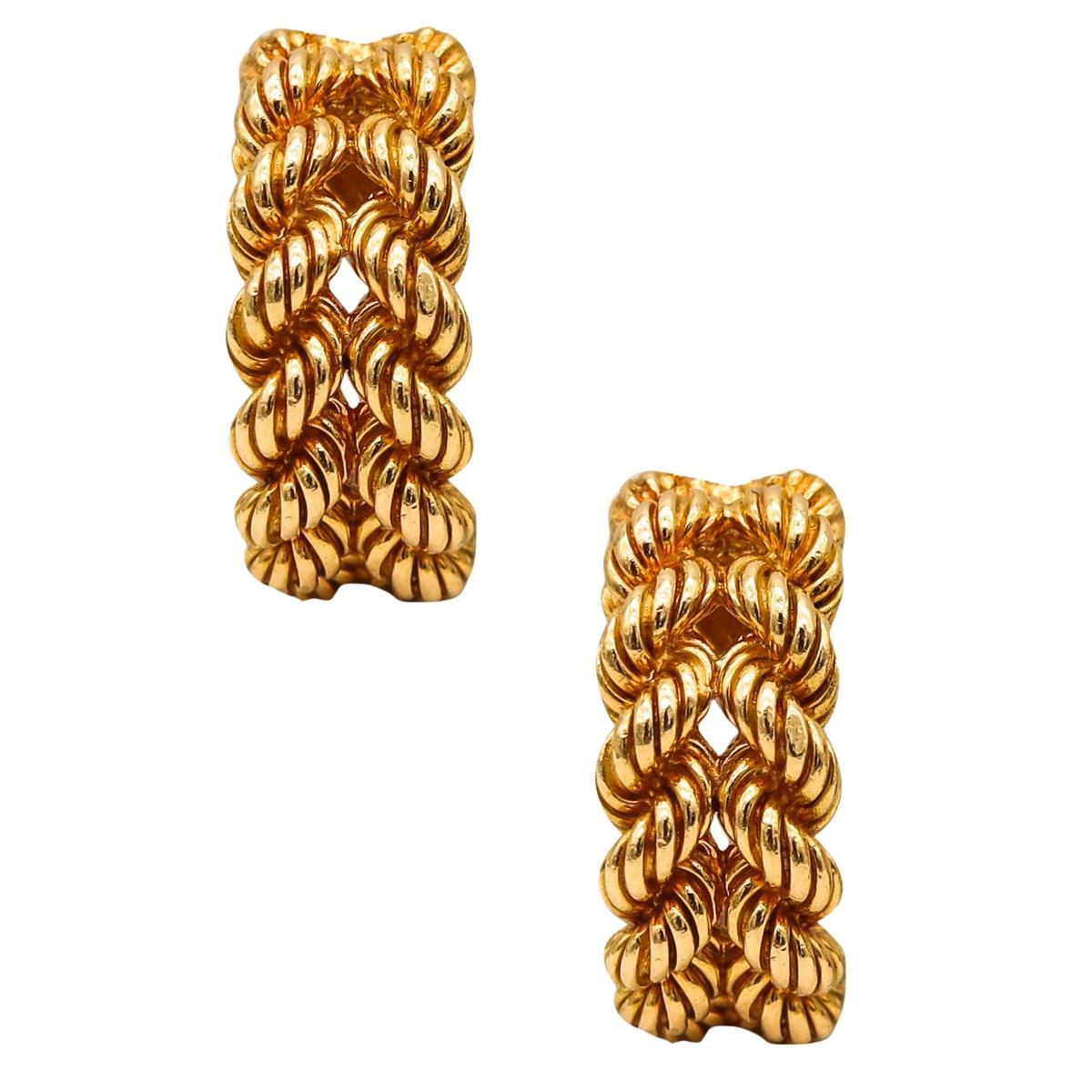 Clips d'oreilles torsadés en or jaune massif 18 carats Hermès Paris 1970 en vente