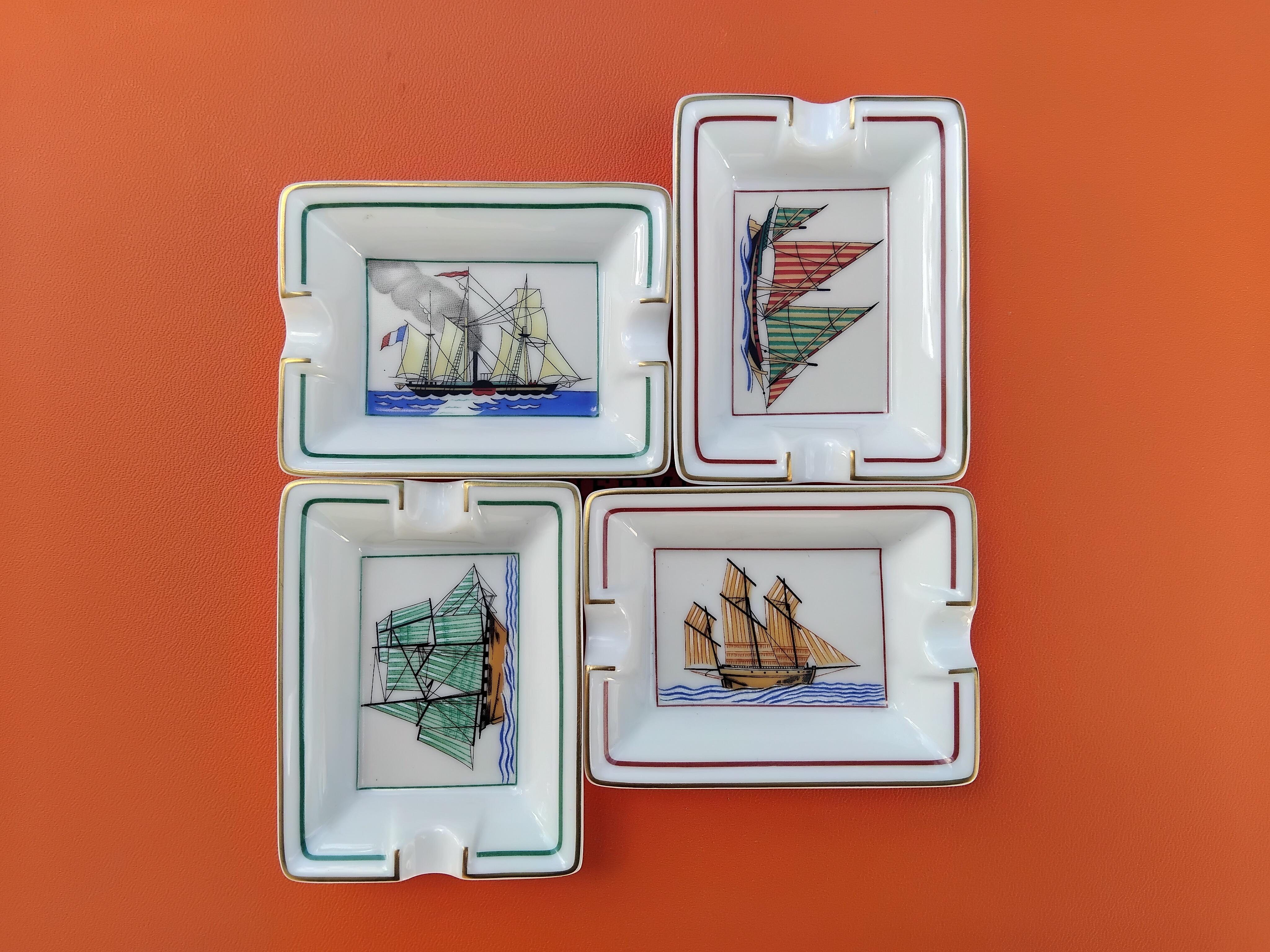 Hermès Paris 4 Mini Aschenbecher ändern Tabletts Segelboote Prints Marine Porzellan Gold (Grau) im Angebot