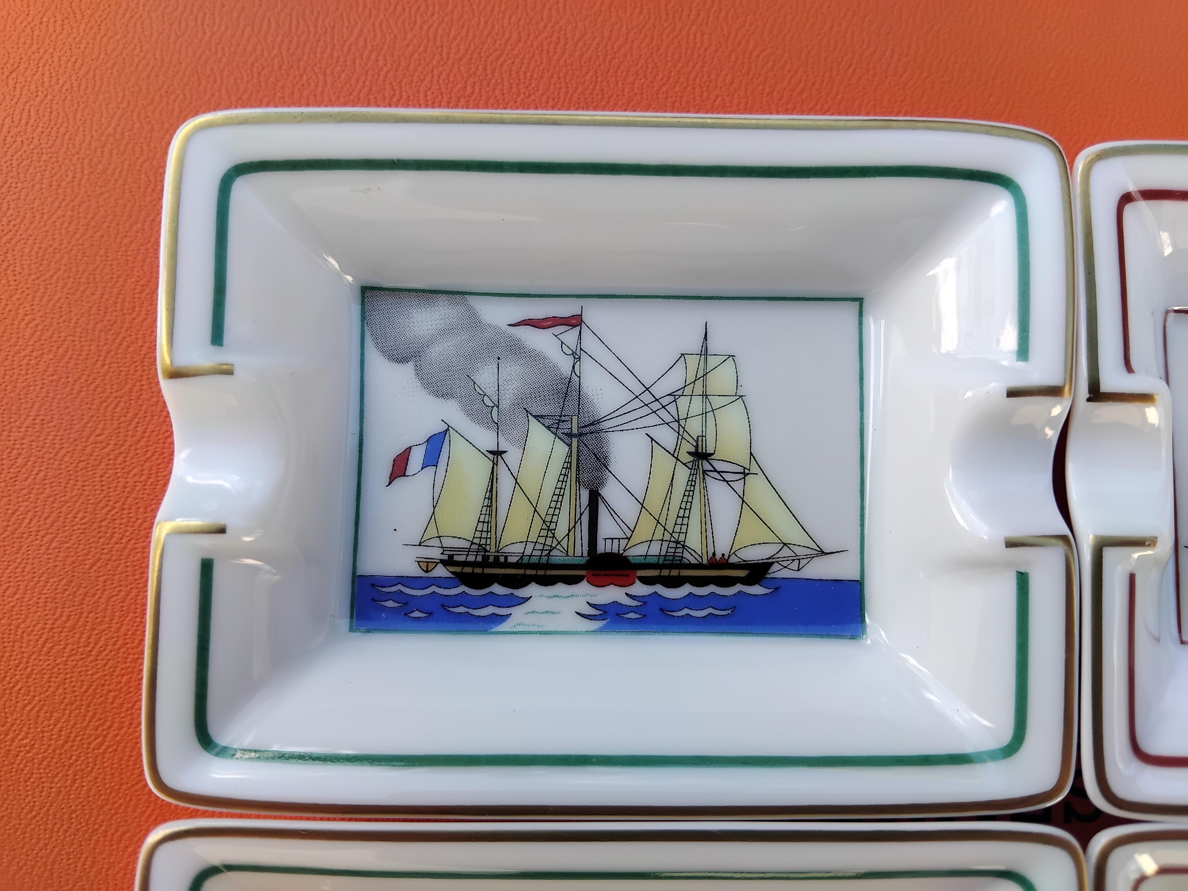 Hermès Paris 4 Mini Aschenbecher ändern Tabletts Segelboote Prints Marine Porzellan Gold für Damen oder Herren im Angebot