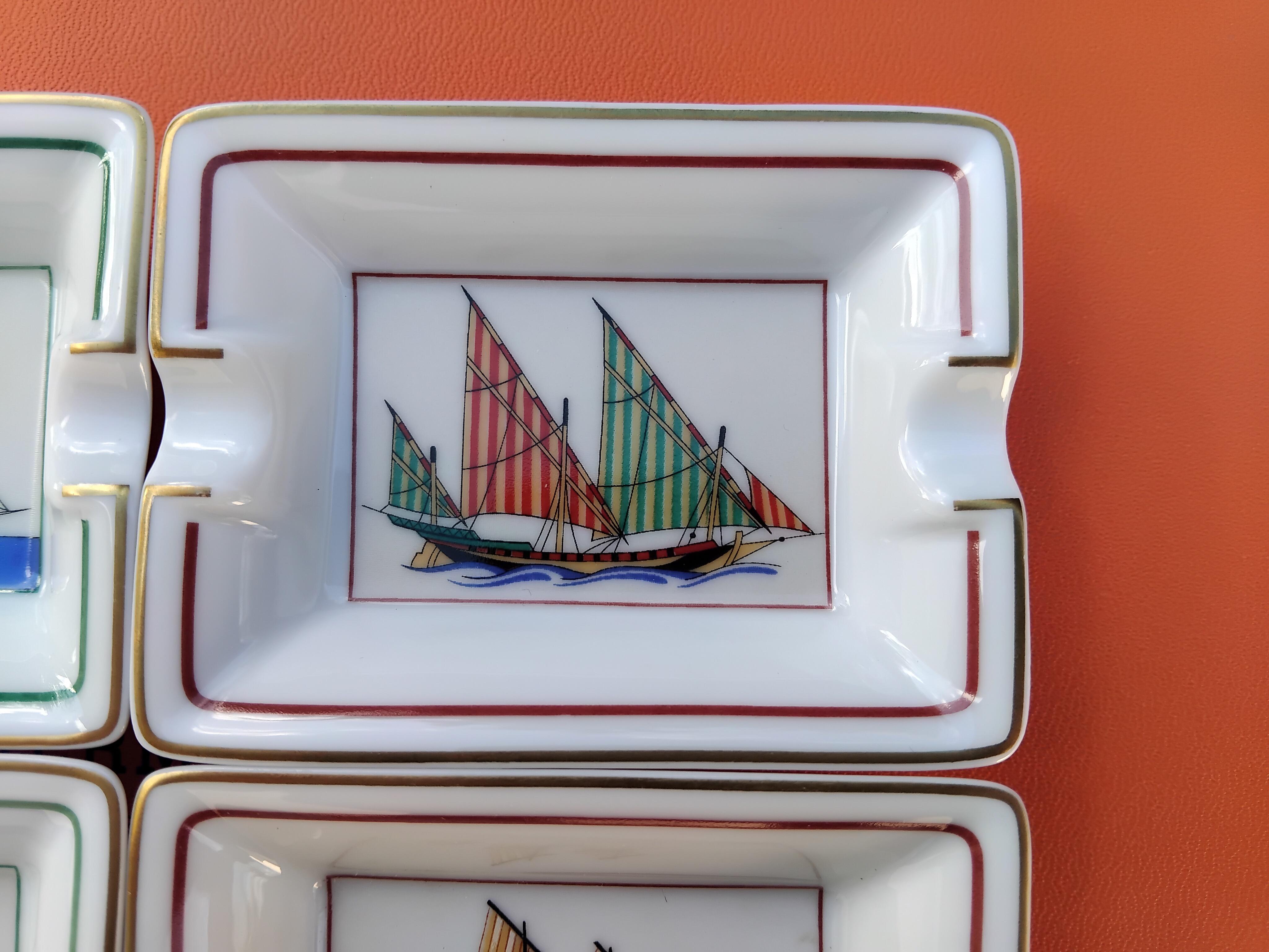 Hermès Paris 4 Mini Aschenbecher ändern Tabletts Segelboote Prints Marine Porzellan Gold im Angebot 1