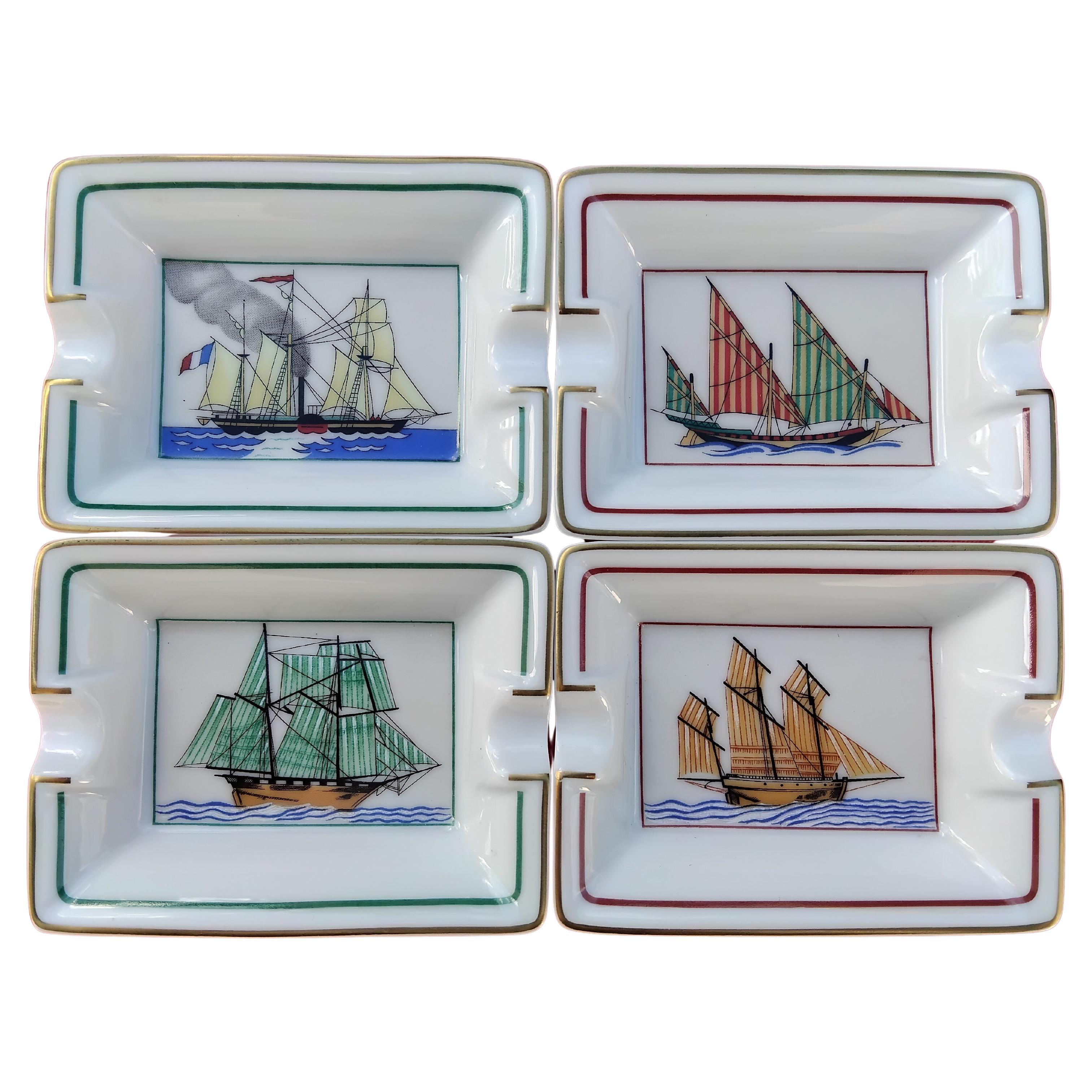 Hermès Paris 4 Mini Aschenbecher ändern Tabletts Segelboote Prints Marine Porzellan Gold im Angebot