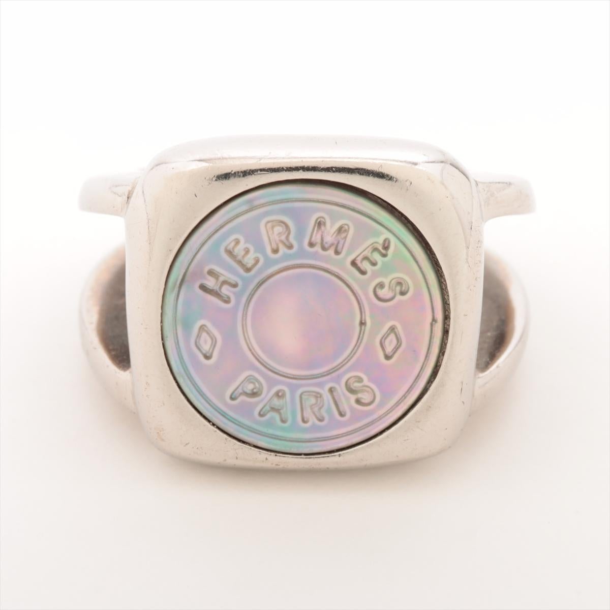 The Hermès Paris Bijouterie Fantaisie Ring Gradient is a striking and elegant accessory that showcases Hermès' refined craftsmanship. Featuring a sleek and modern design, the ring exhibits a beautiful gradient effect, creating a unique and
