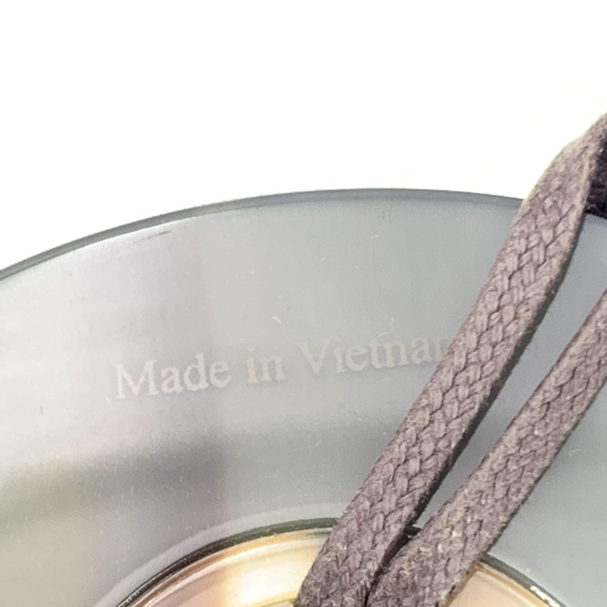 Hermes Paris Collana a forma di ascensore in acrilico nero Ciondolo ovale in vendita 1