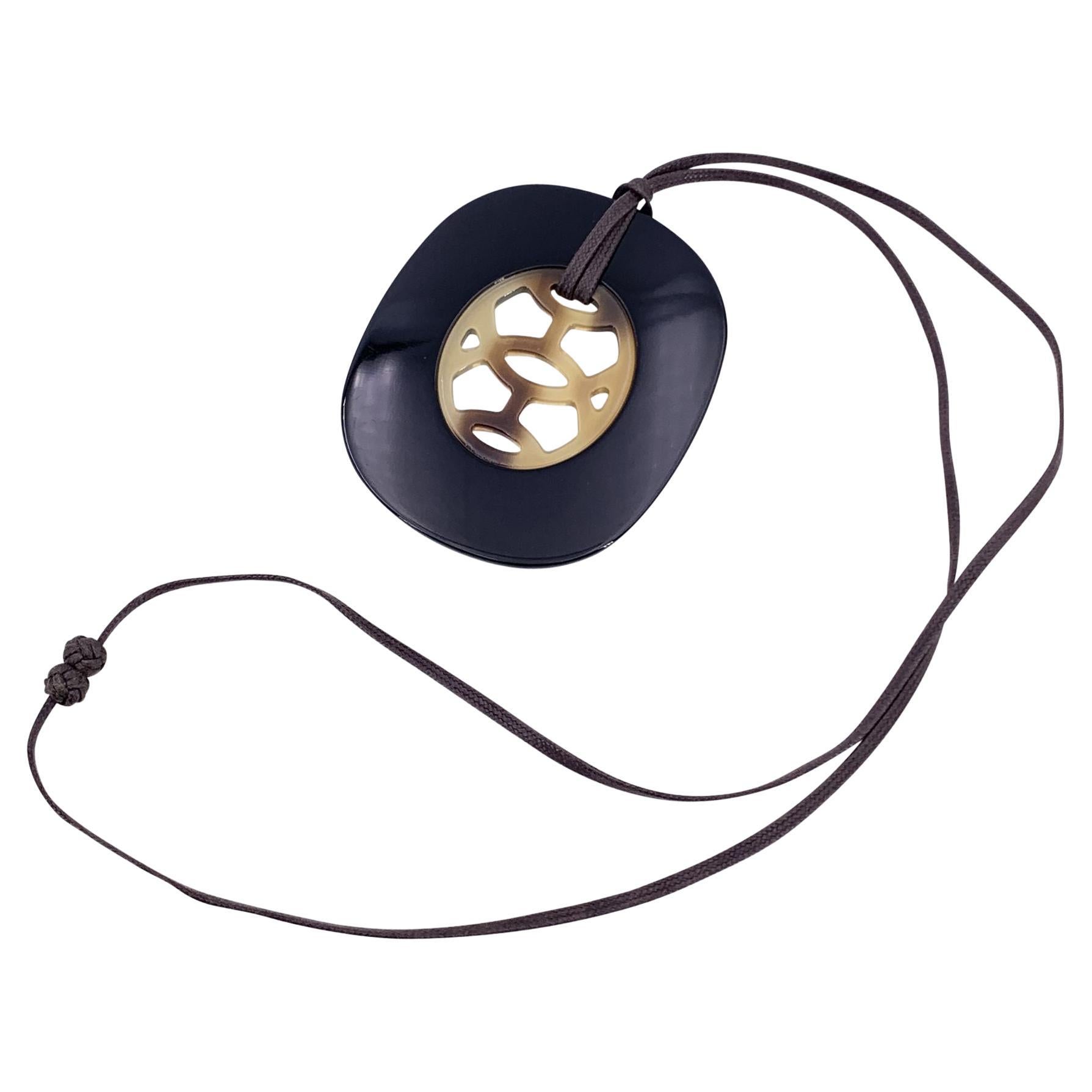 Hermes Paris Collana a forma di ascensore in acrilico nero Ciondolo ovale in vendita