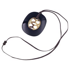 Hermes Paris Collana a forma di ascensore in acrilico nero Ciondolo ovale