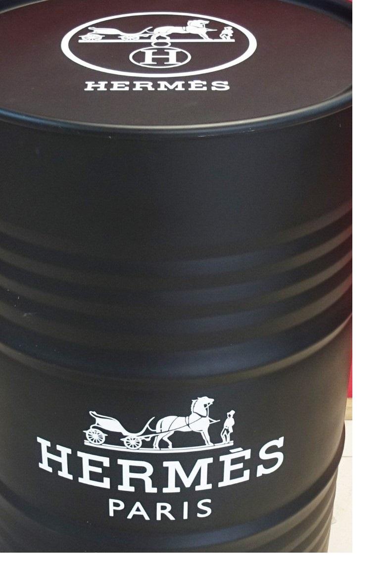 Hermès, Paris

Black barrel, satin finish.
Metal - acrylic 
Very good condition.
Dimensions: 36.62 in x 23.63 in

Baril noir finition satinée - Hermès Paris.
Métal - acrylique.
Dimensions: 93 x 60 cm

Parfait état.
  