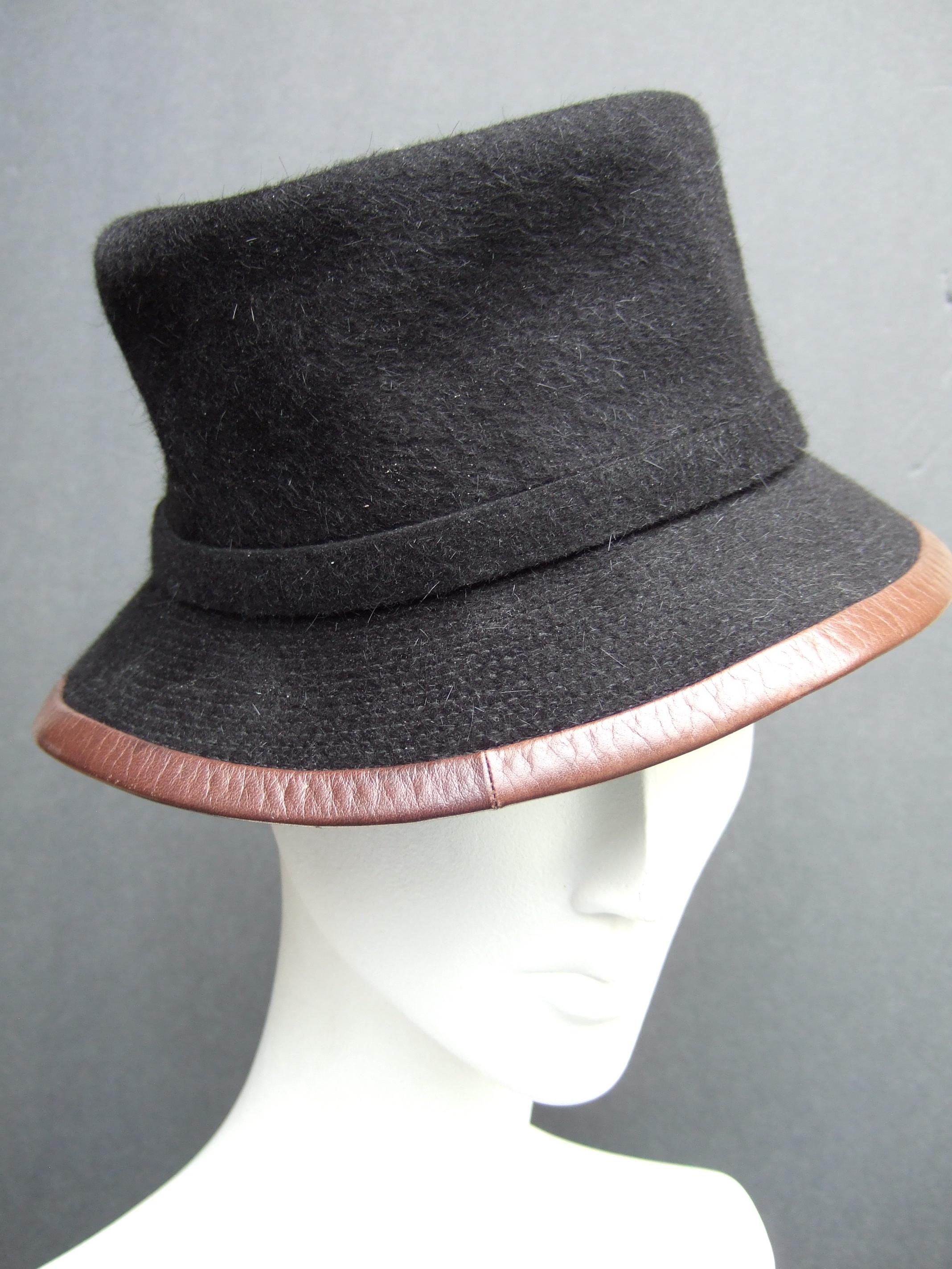 Hermes Paris Schwarzer Hut mit Lederbesatz aus Wolle, Labeled Motsch Chapeaux Pour Hermes  im Angebot 7